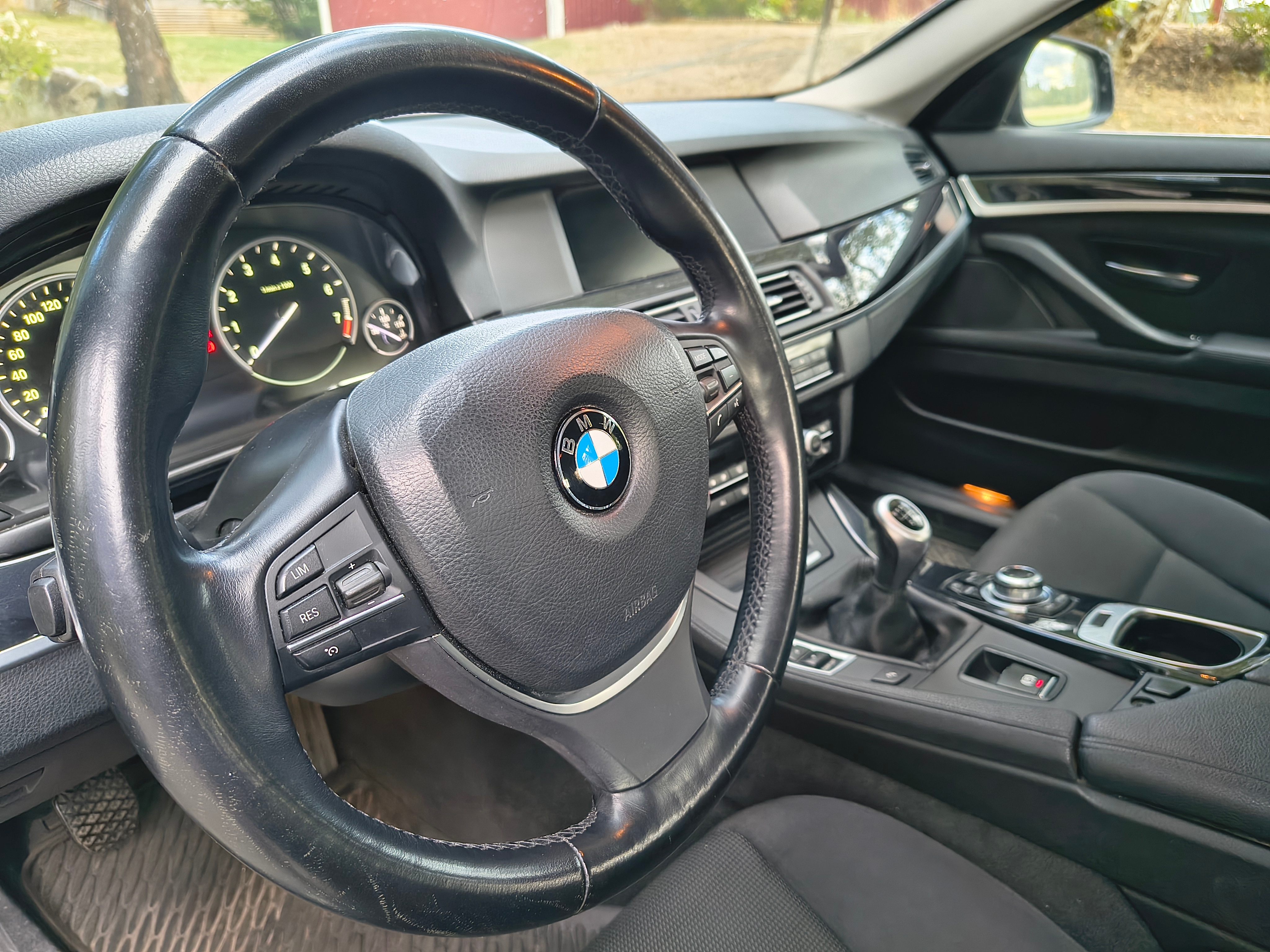 BMW 520 i Touring Manuell 2012, photo 3/4