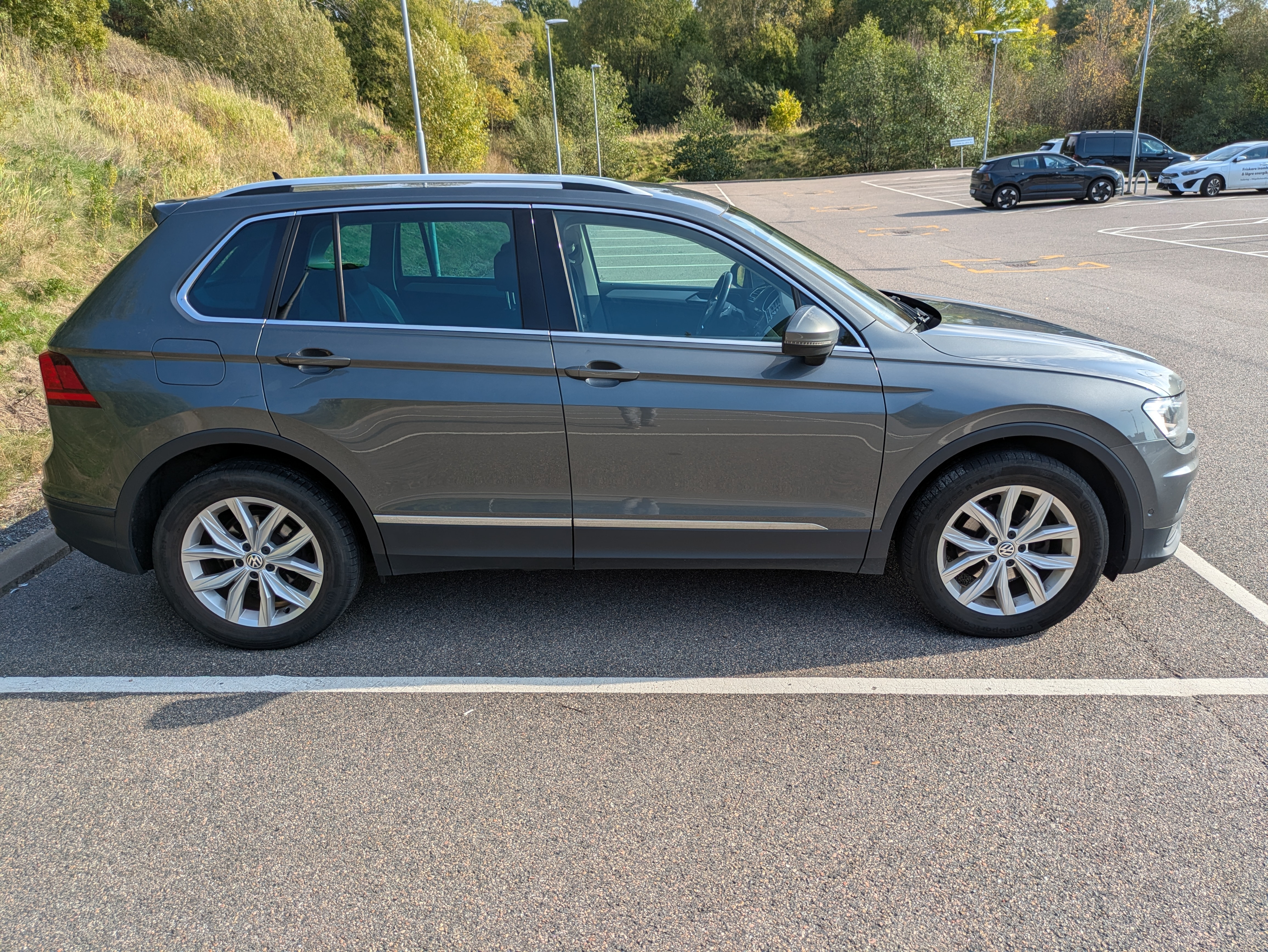 Volkswagen Tiguan 2019, photo 3/4