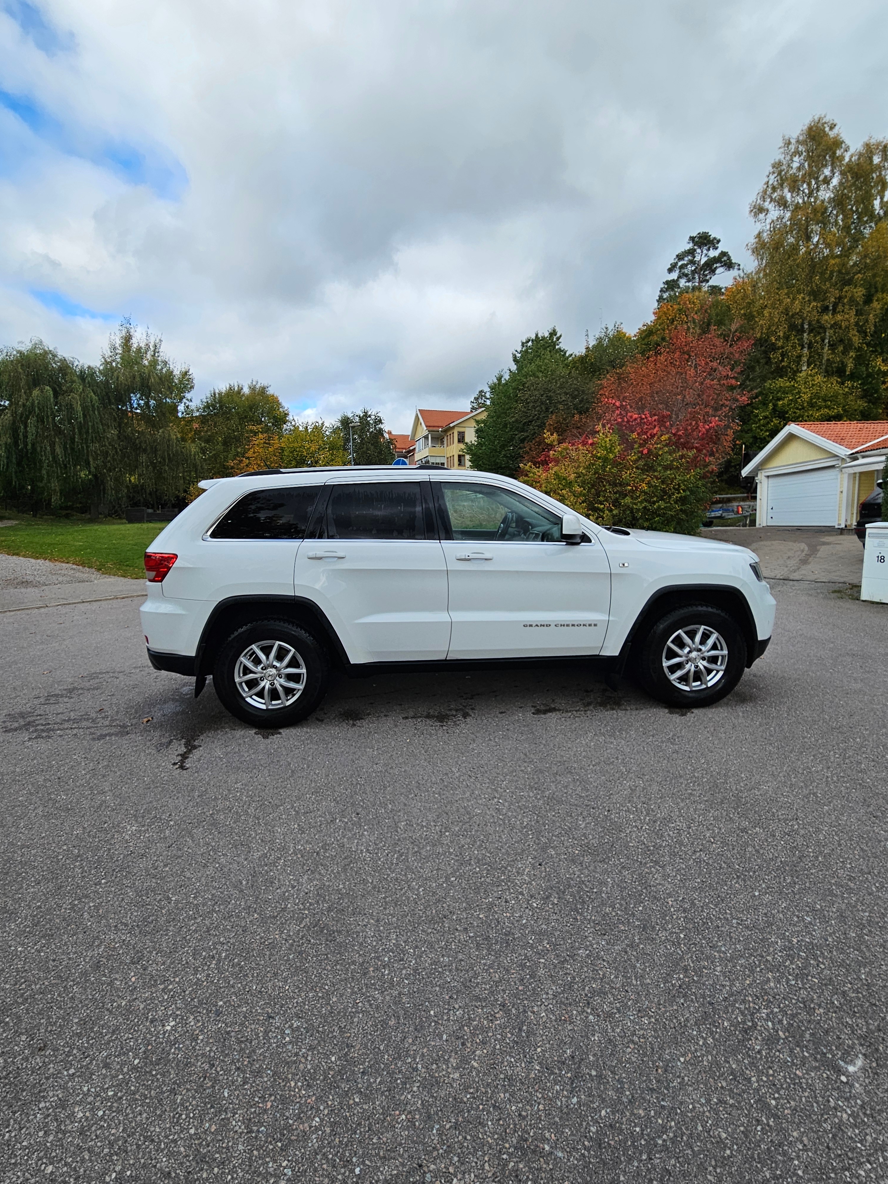 Jeep Grand Cherokee 2013, kuva 2/4