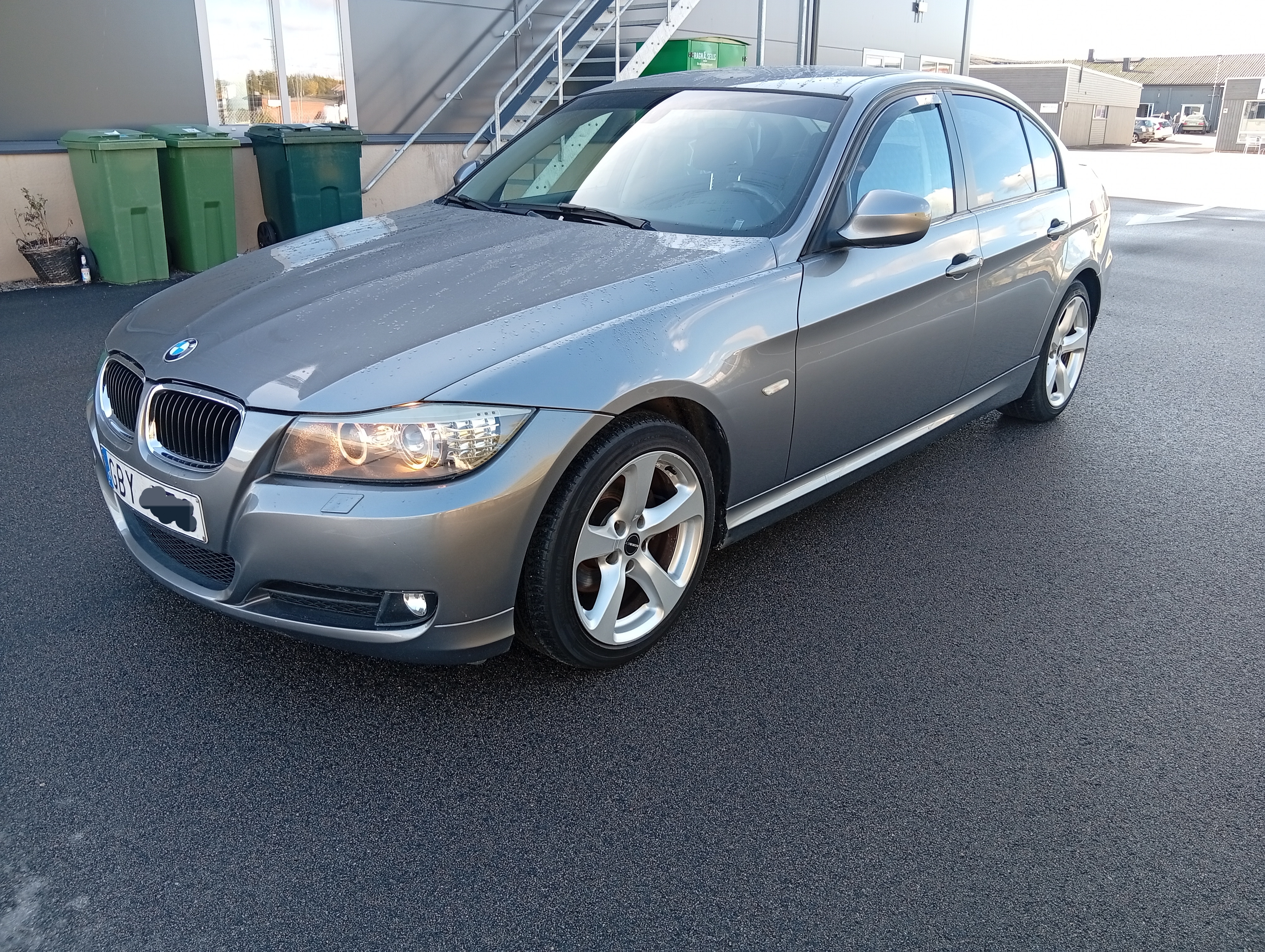 BMW 318 d Sedan 2011, bild 3/6
