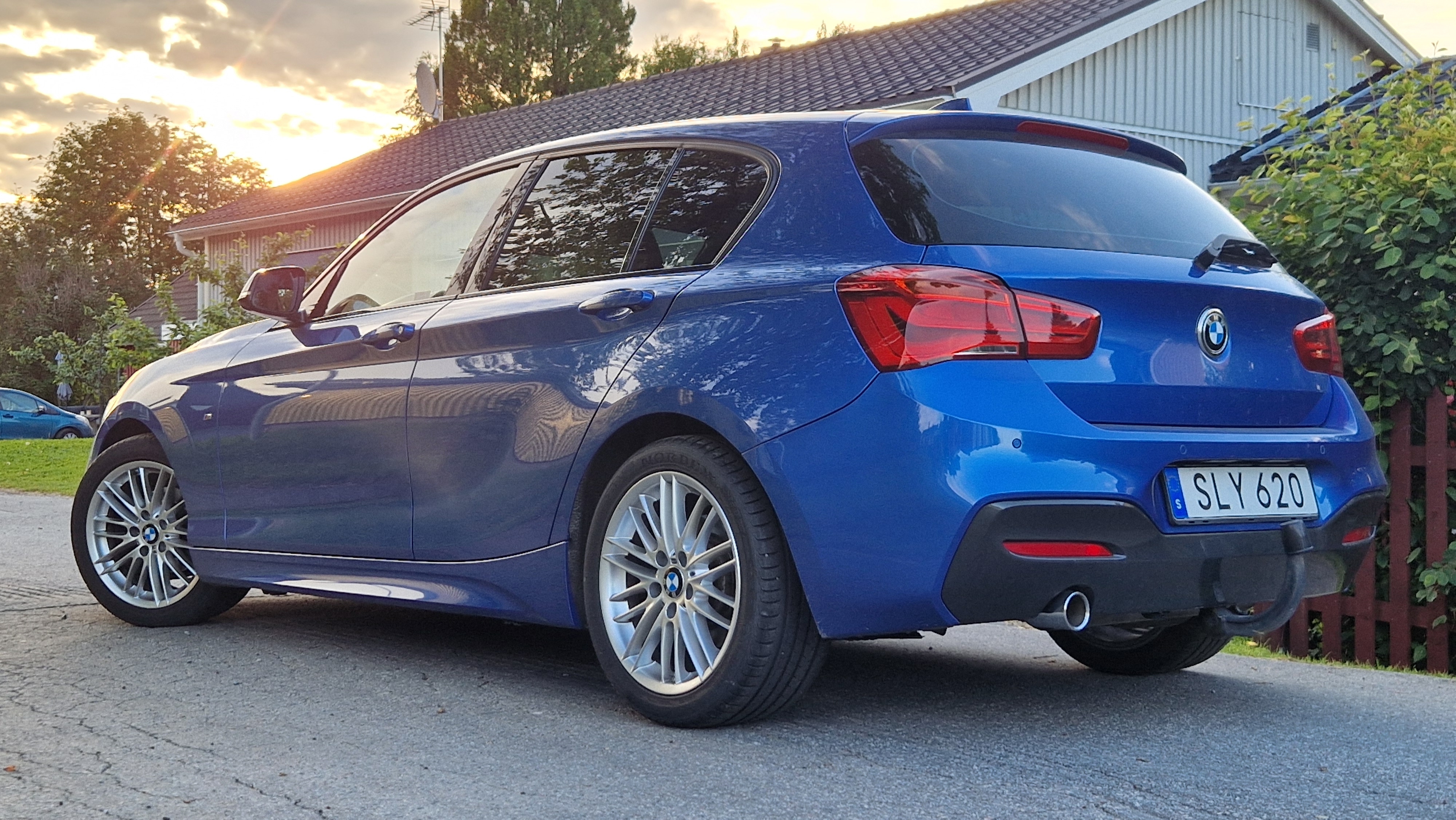 BMW 118 i 5-dörrars Steptronic 2019, bild 2/10