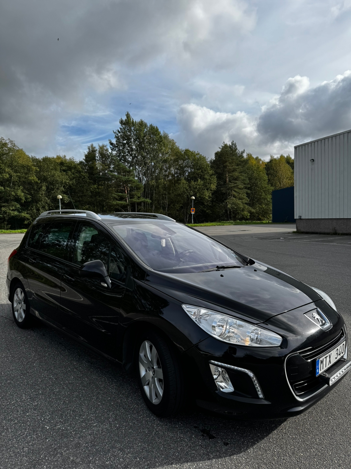 Peugeot 308 SW 1.6 e-HDi FAP EGS 2012, photo 2/5