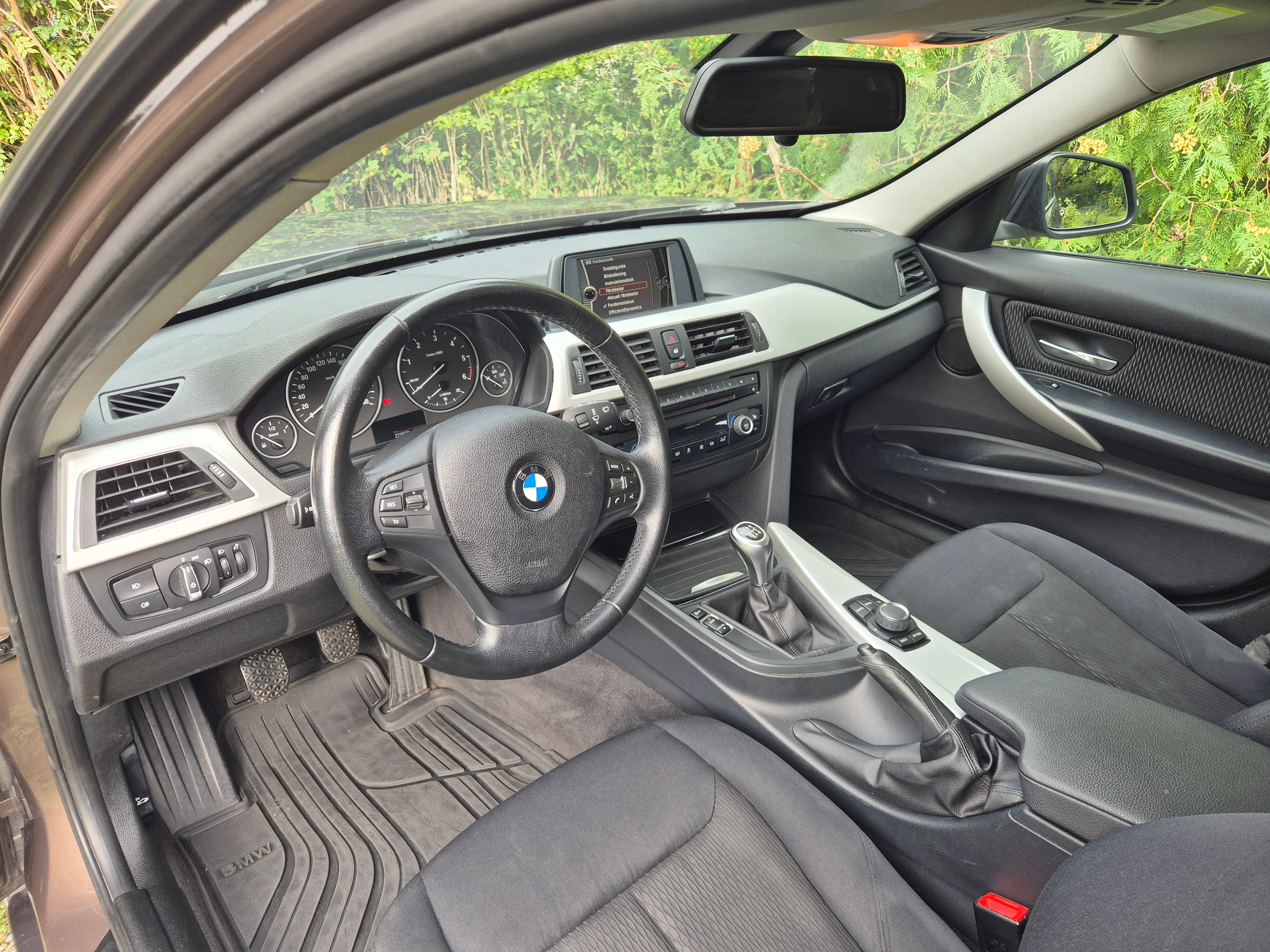 BMW 318 d Touring Manuell 2013, photo 4/10