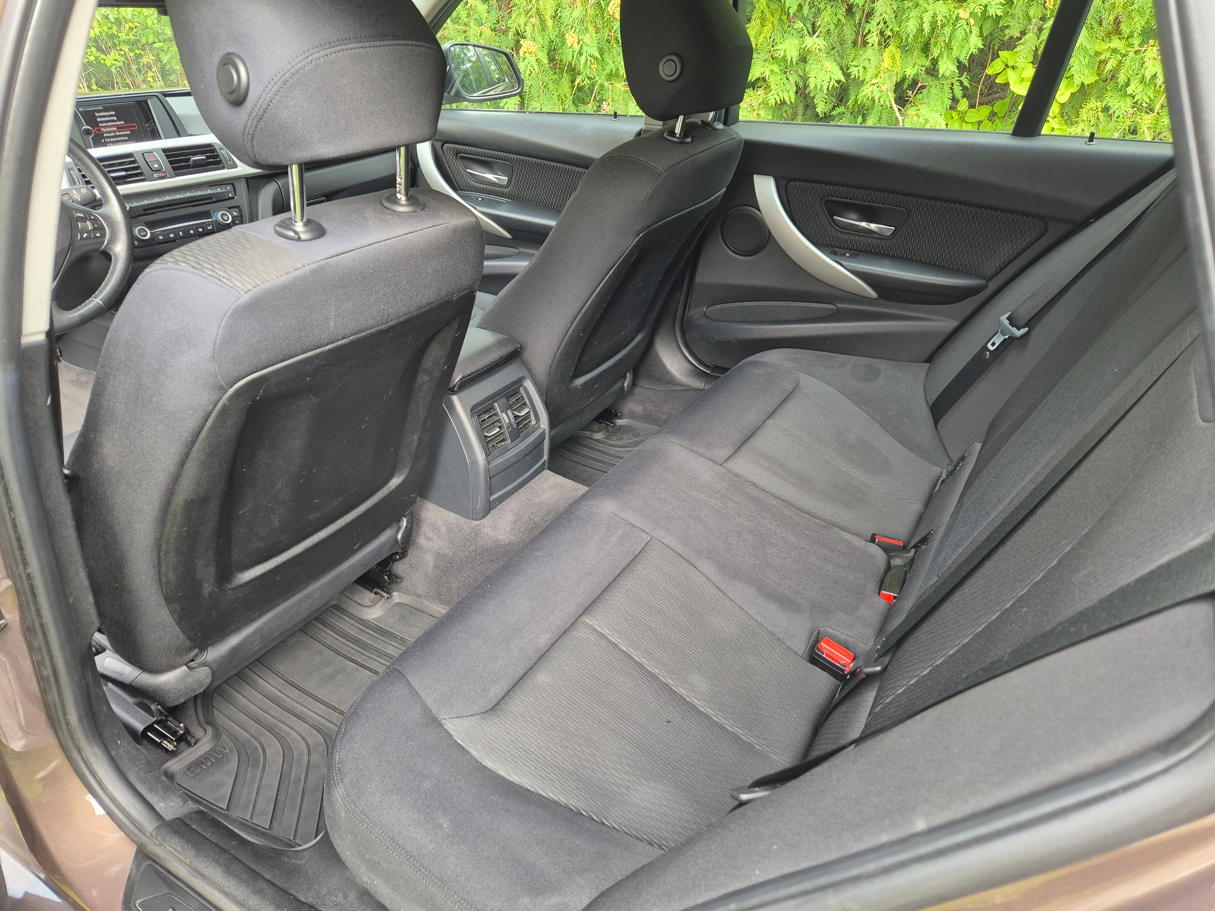 BMW 318 d Touring Manuell 2013, photo 5/10