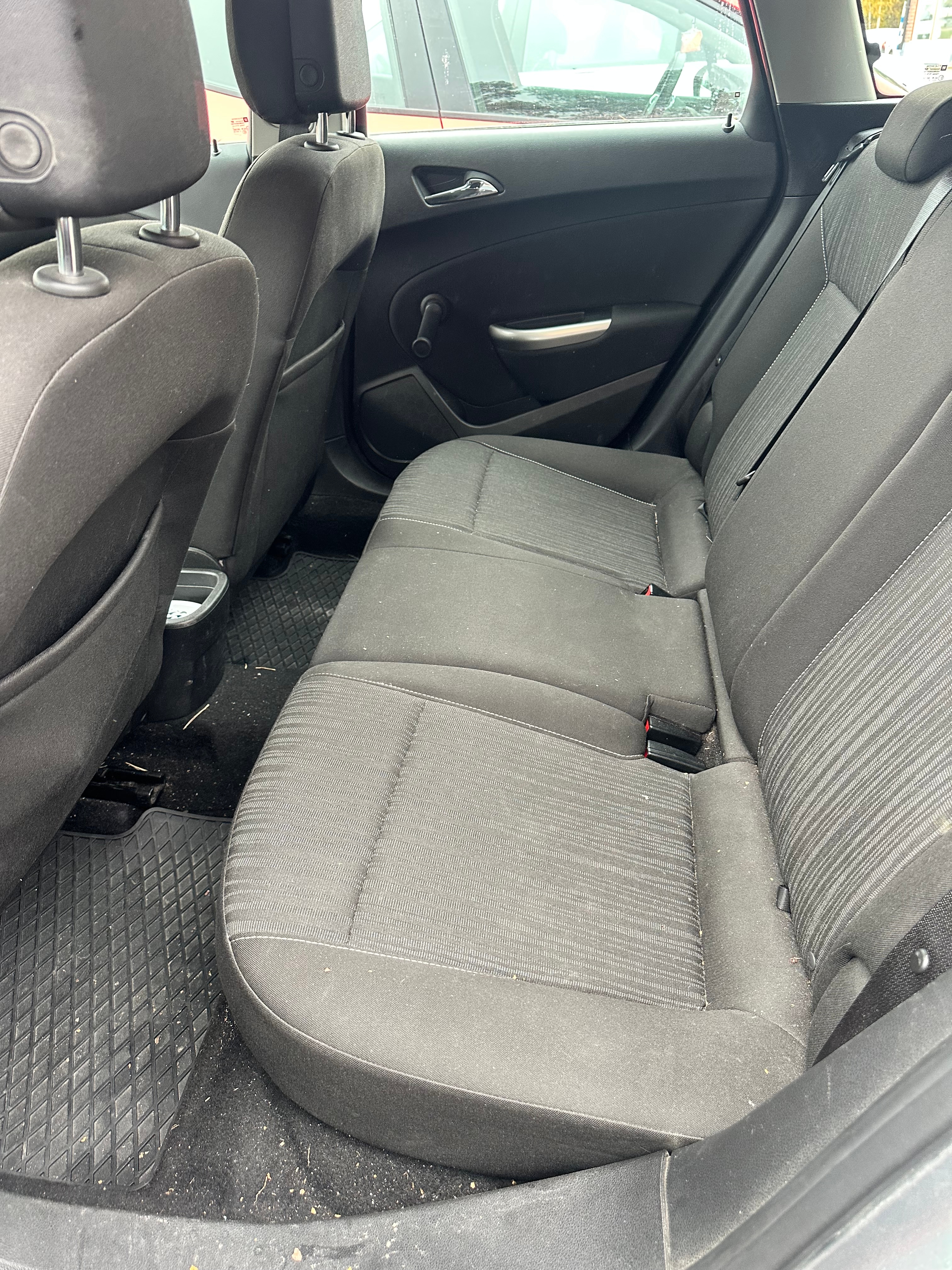 Opel Astra 2011, kuva 6/8
