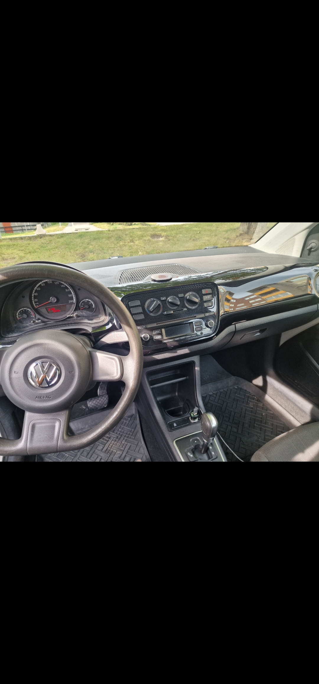 Volkswagen UP! 5-dörrar 1.0 MPI ASG 2013, kuva 3/5