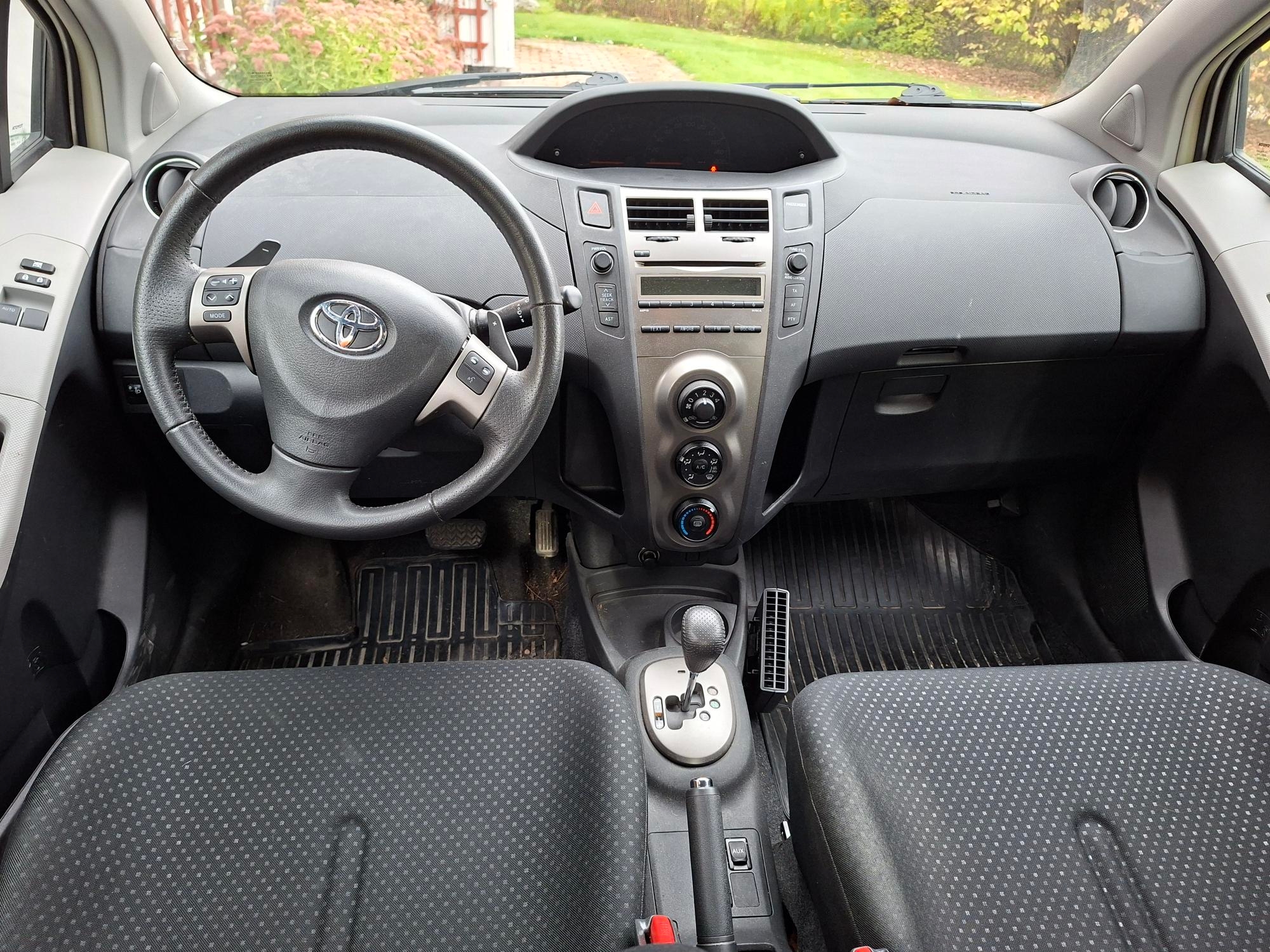 Toyota Yaris 2010, photo 6/9