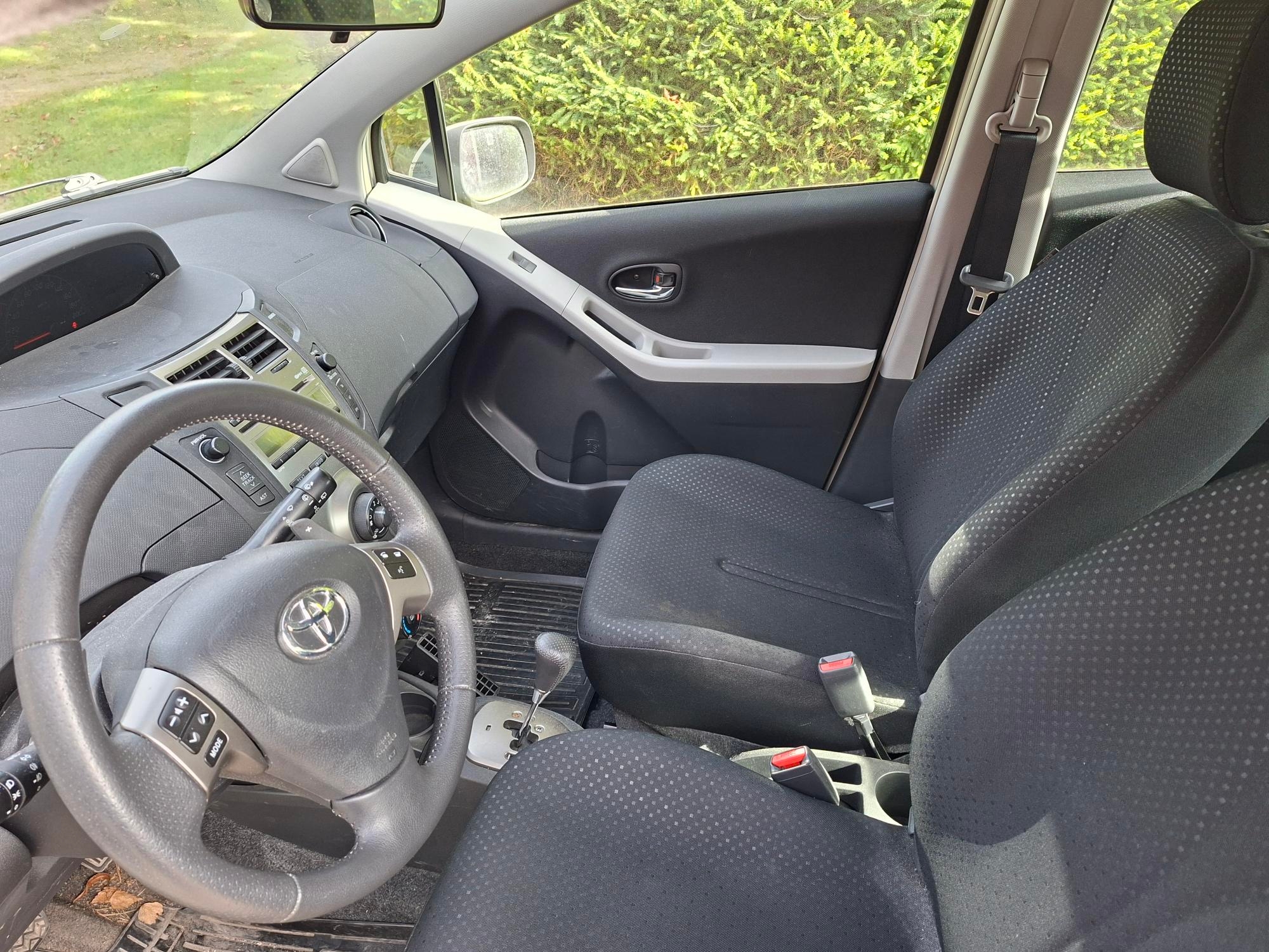 Toyota Yaris 2010, photo 7/9