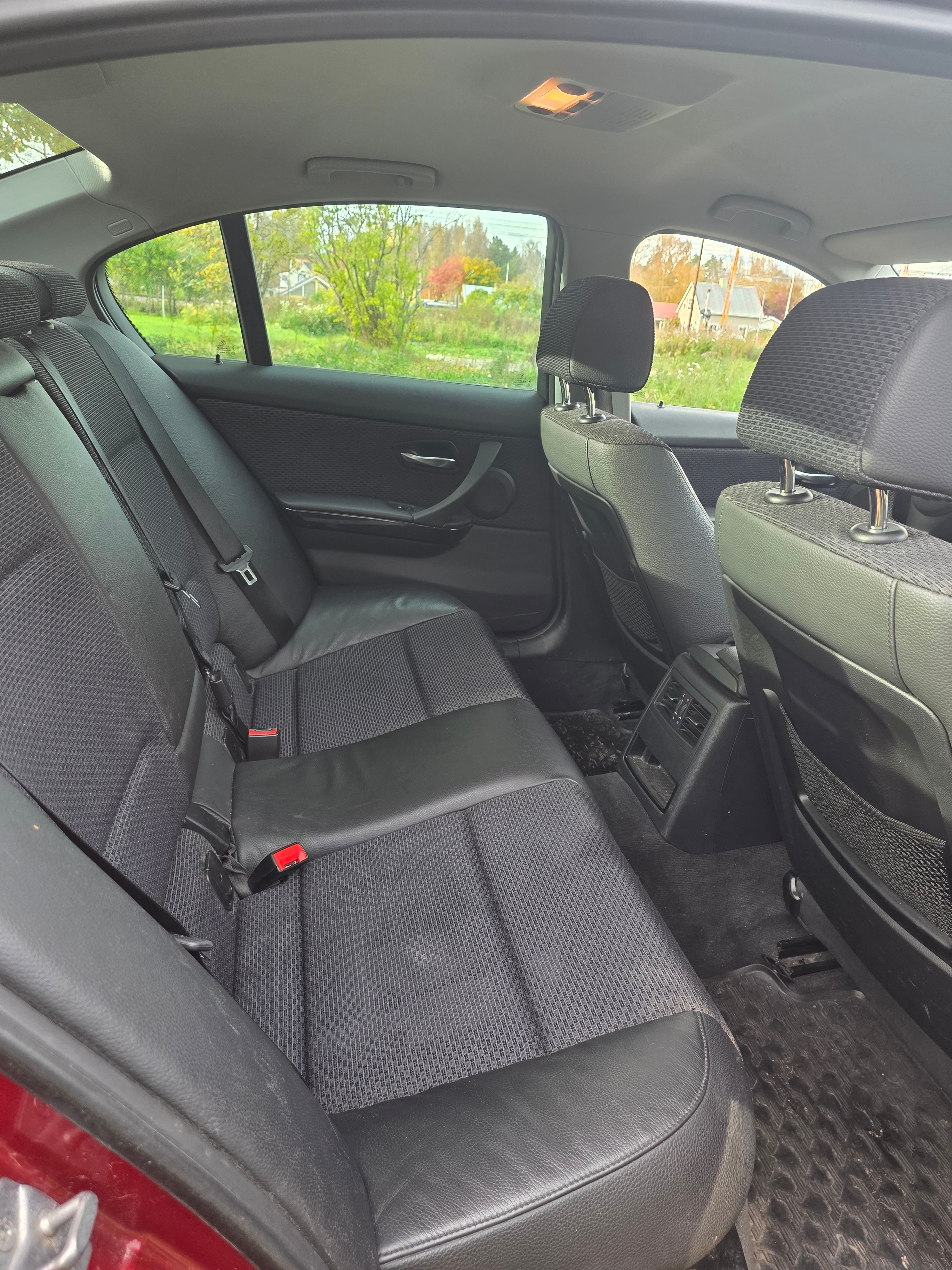 BMW 320 2011, bild 4/4