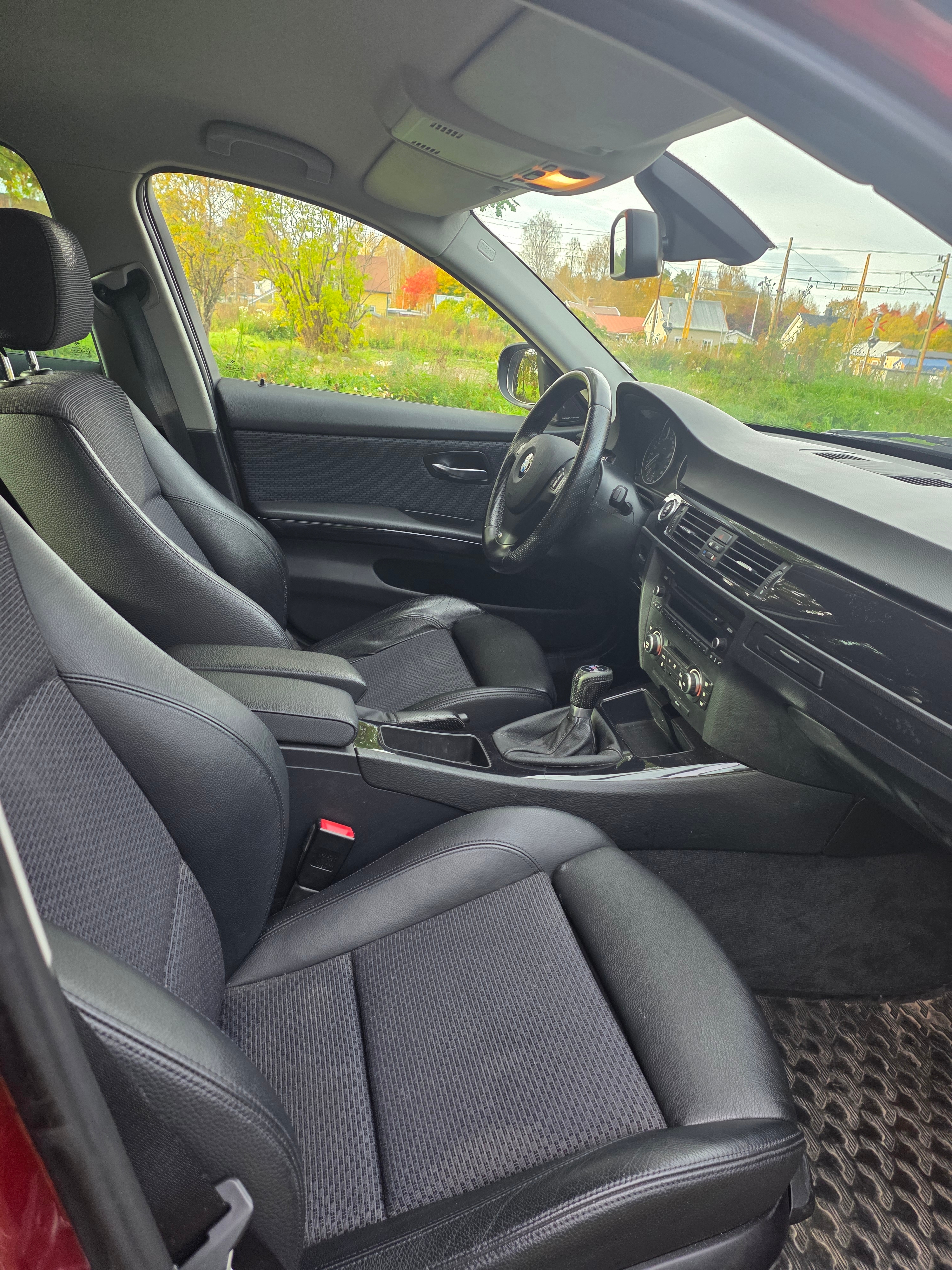 BMW 320 2011, bild 3/4