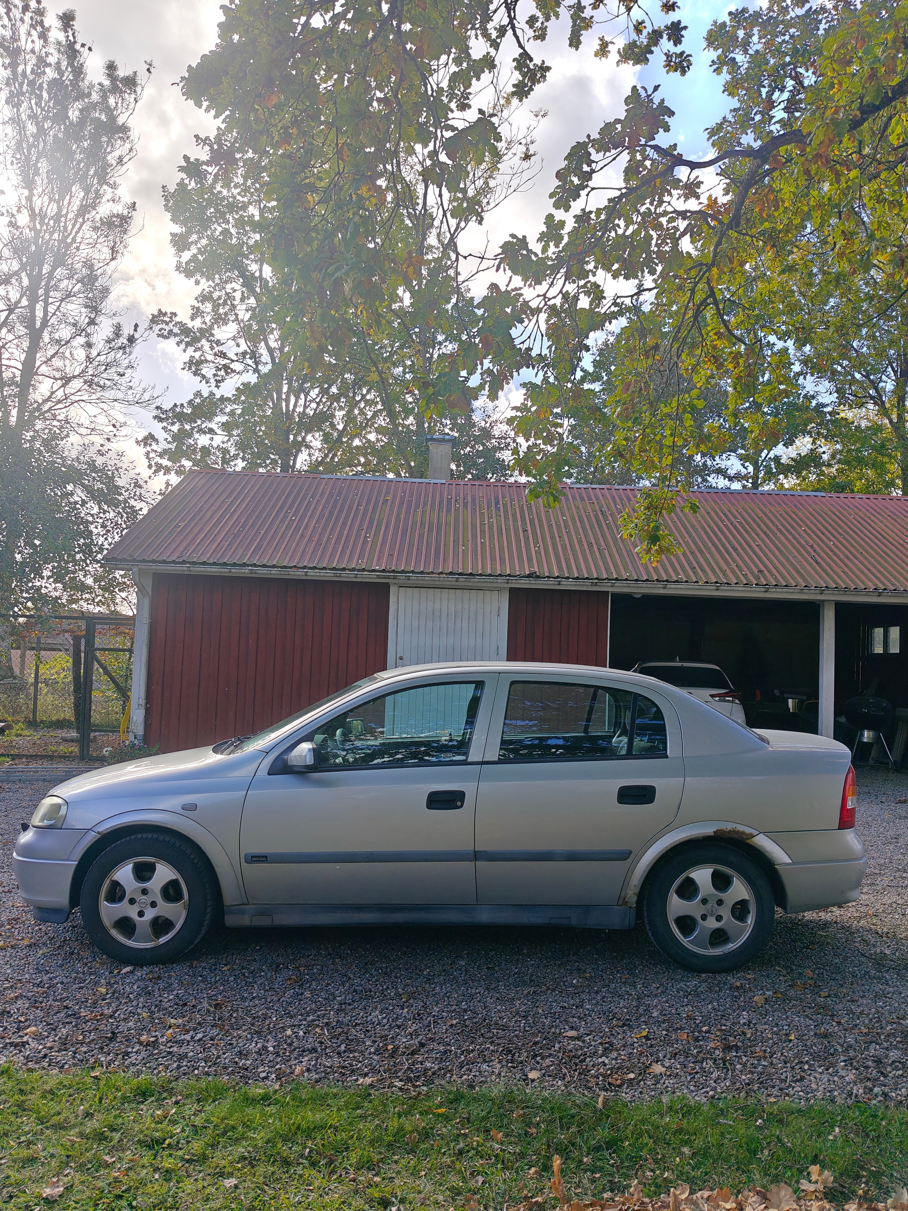 Opel Astra Sedan 1.6i Manuell 2000, photo 2/4