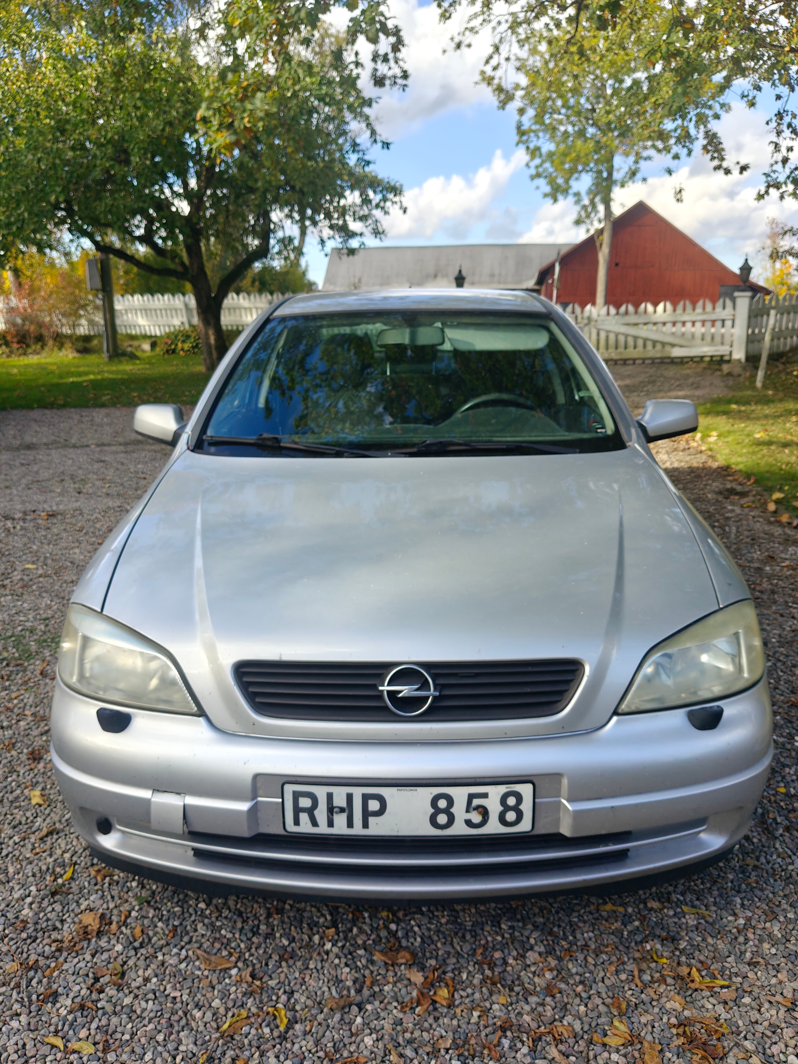 Opel Astra Sedan 1.6i Manuell 2000, photo 3/4