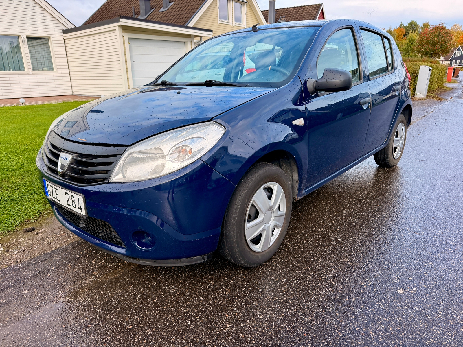 Dacia Sandero 1.6 E85 Manuell 2010, bild 2/6