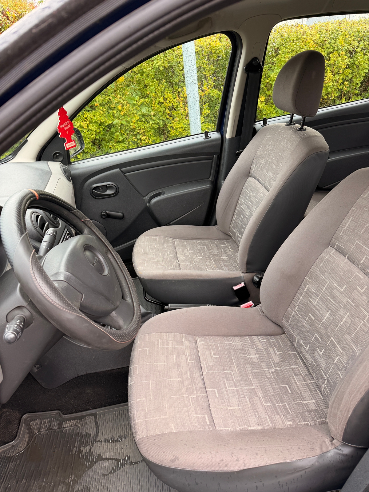 Dacia Sandero 1.6 E85 Manuell 2010, bild 5/6