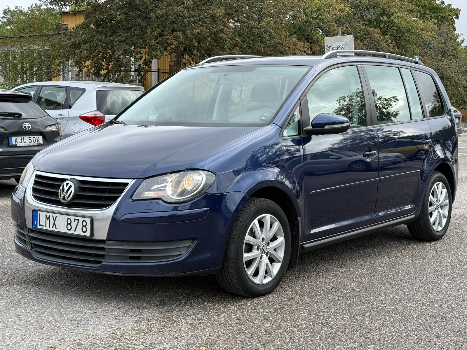Volkswagen Touran 2010, bild 2/9