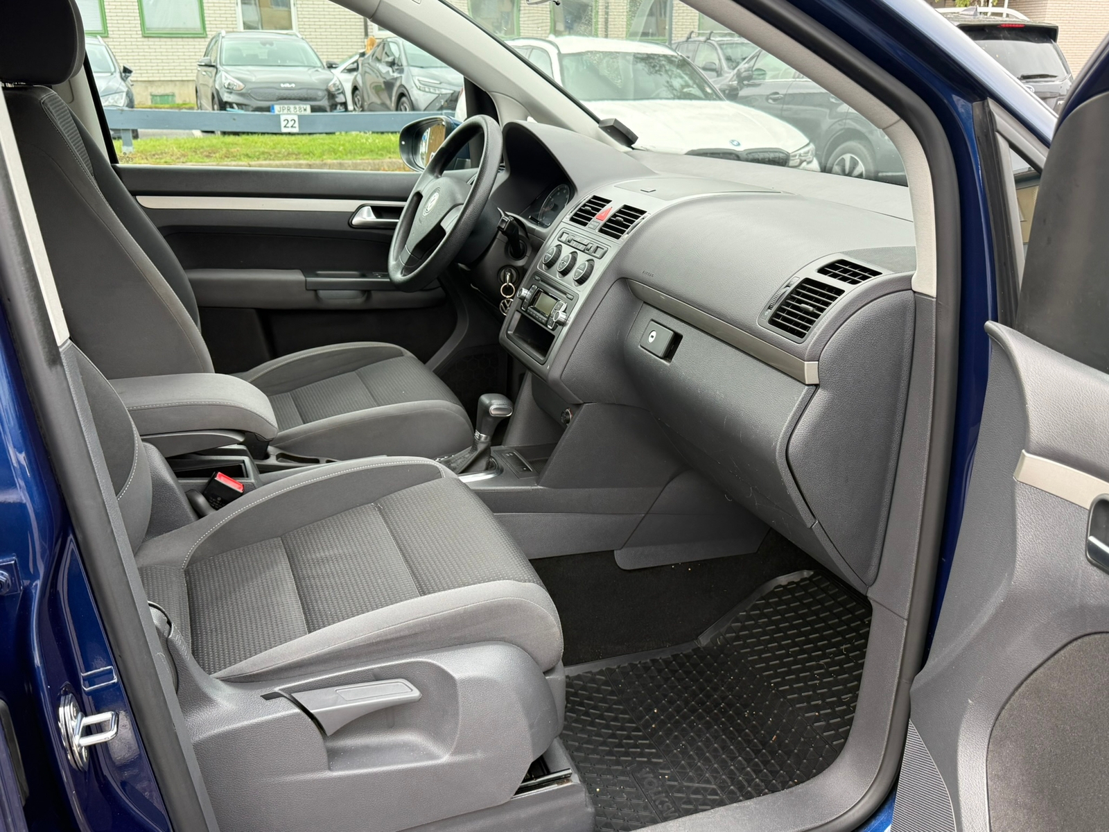 Volkswagen Touran 2010, bild 5/9