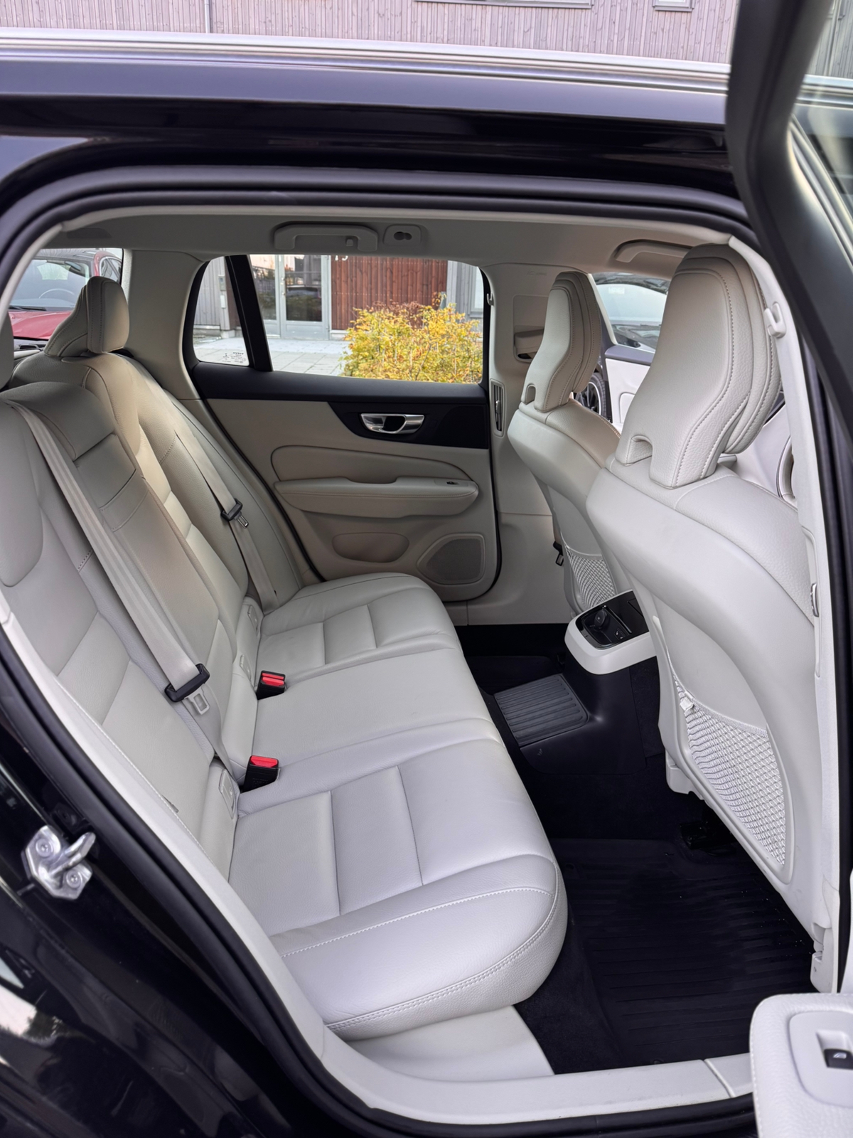 Volvo V60 Recharge T6 AWD Geartronic 2022, kuva 4/9