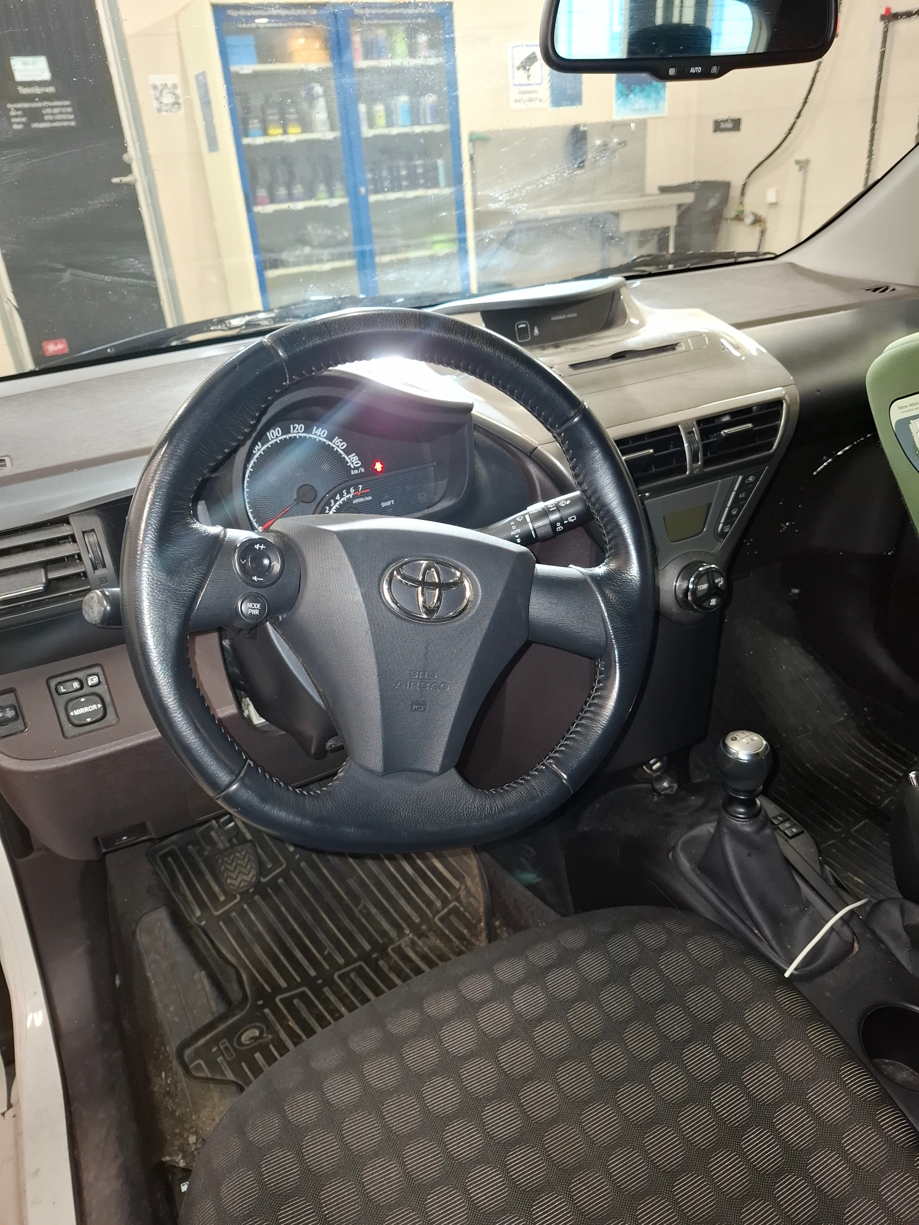 Toyota IQ 1.0 VVT-i Manuell 2009, photo 7/7