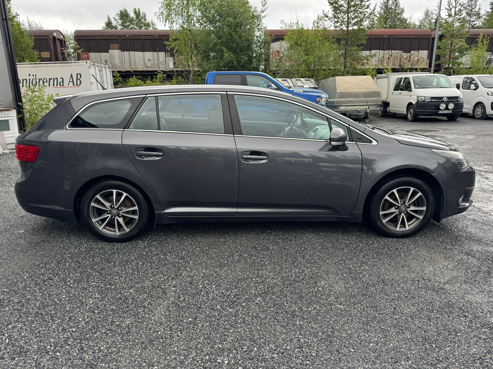Toyota Avensis 2013, photo 4/10