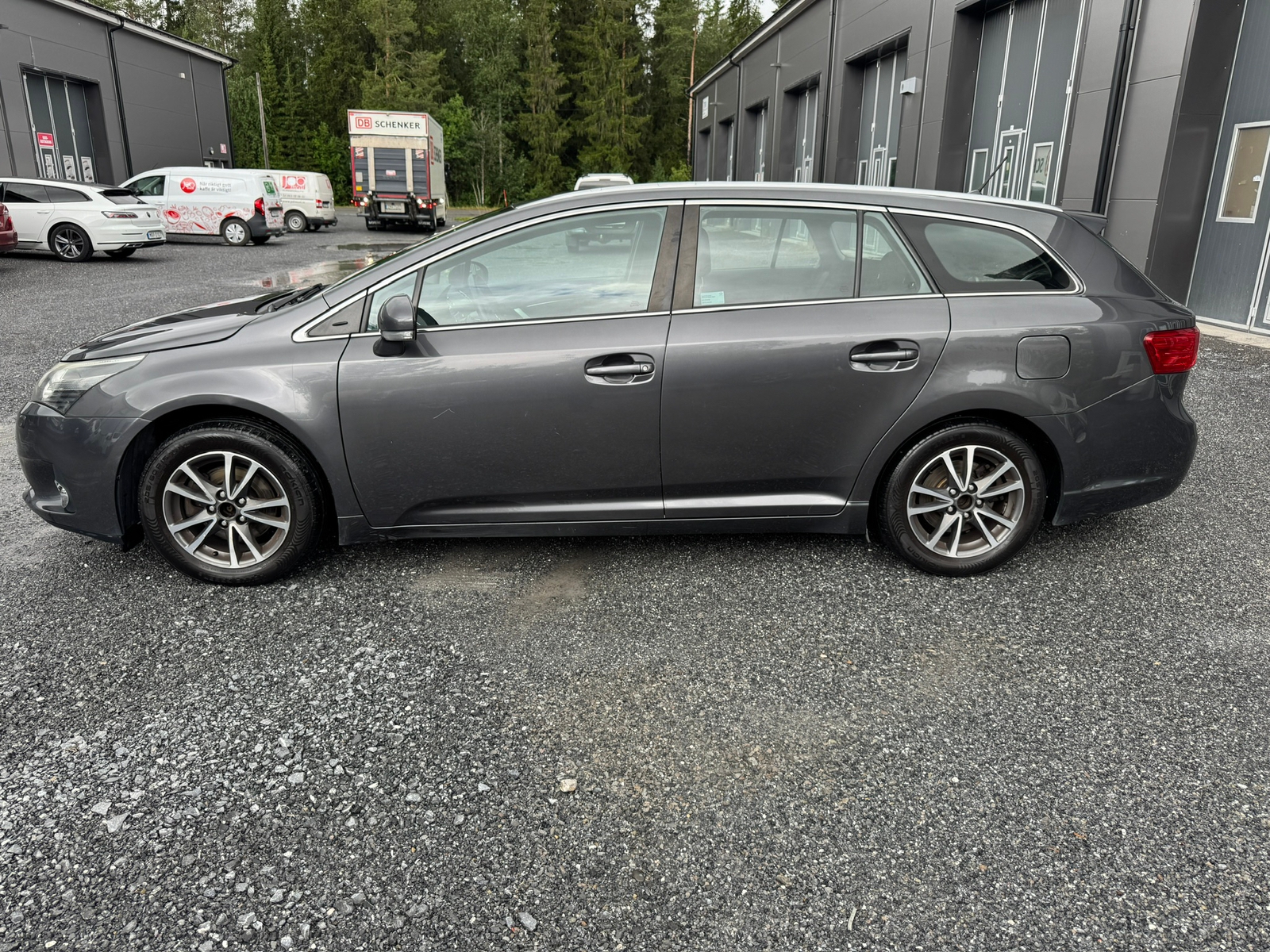 Toyota Avensis 2013, photo 2/10