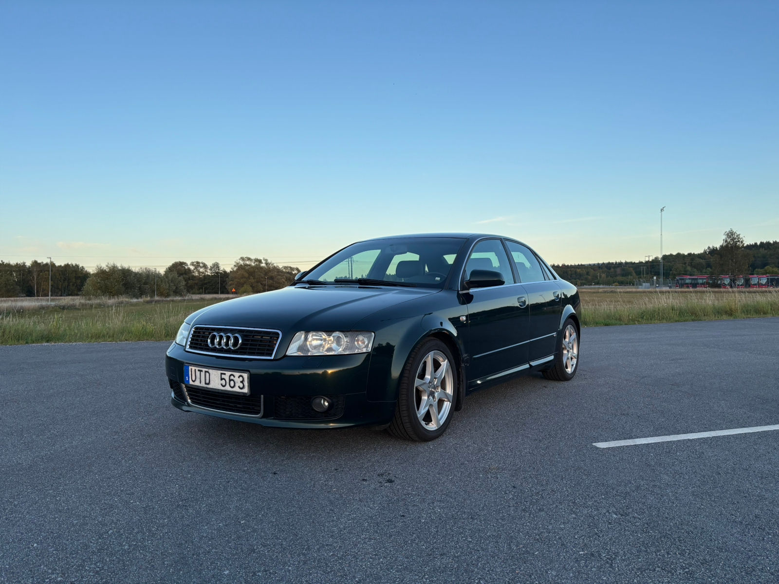 Audi A4 Sedan 1.8 T Manuell 2004, bild 2/8
