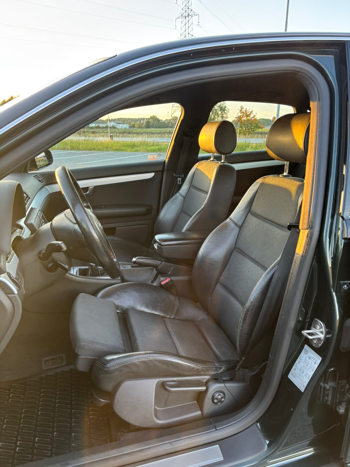 Audi A4 Sedan 1.8 T Manuell 2004, bild 7/8