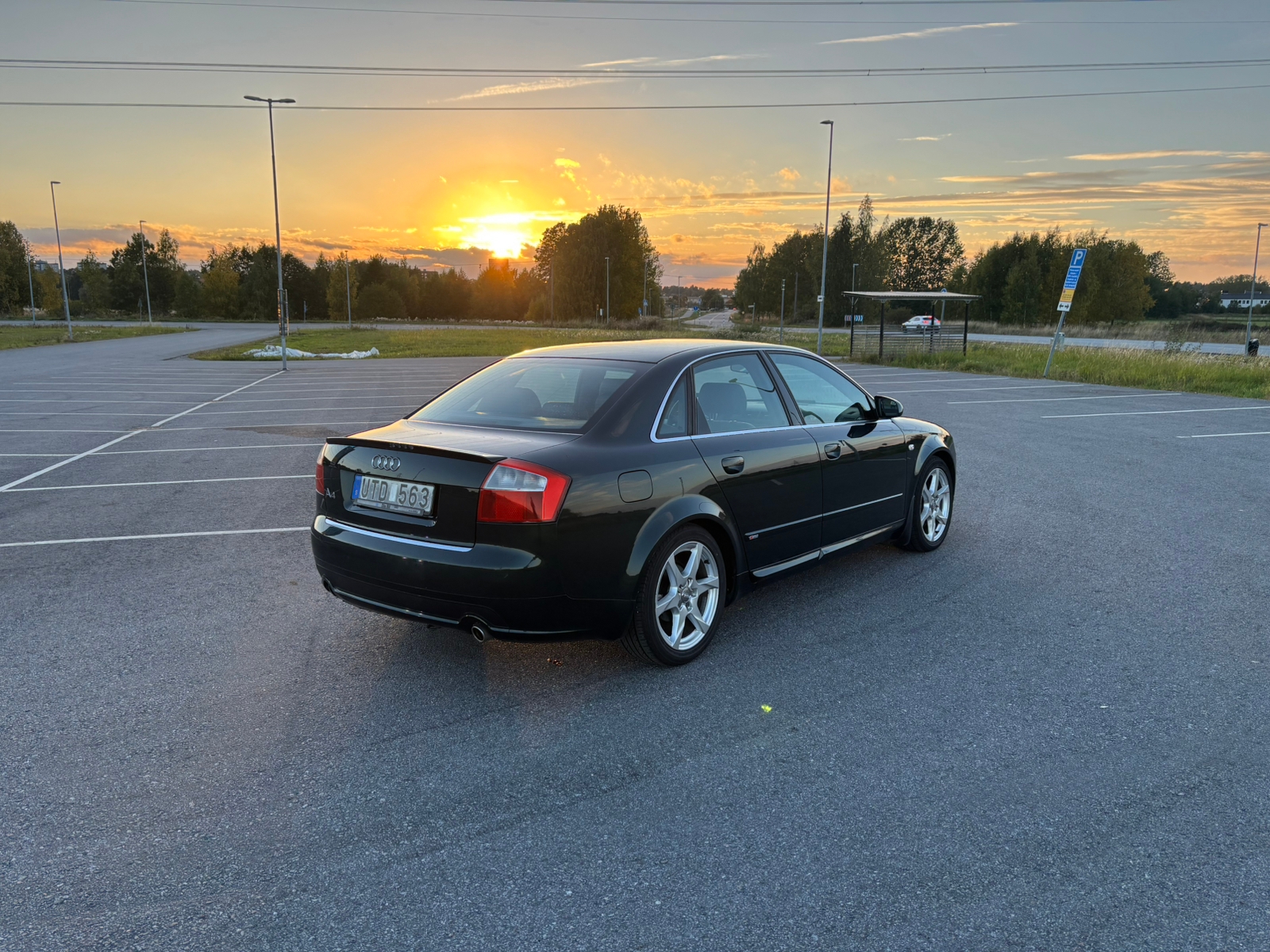 Audi A4 Sedan 1.8 T Manuell 2004, bild 4/8