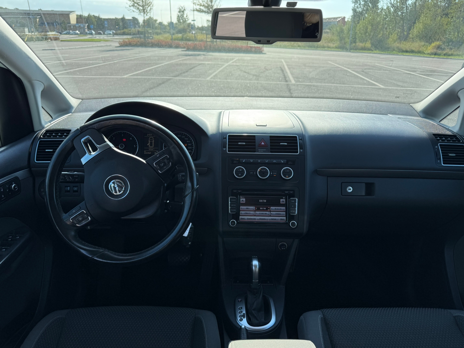 Volkswagen Touran 2015, kuva 4/4