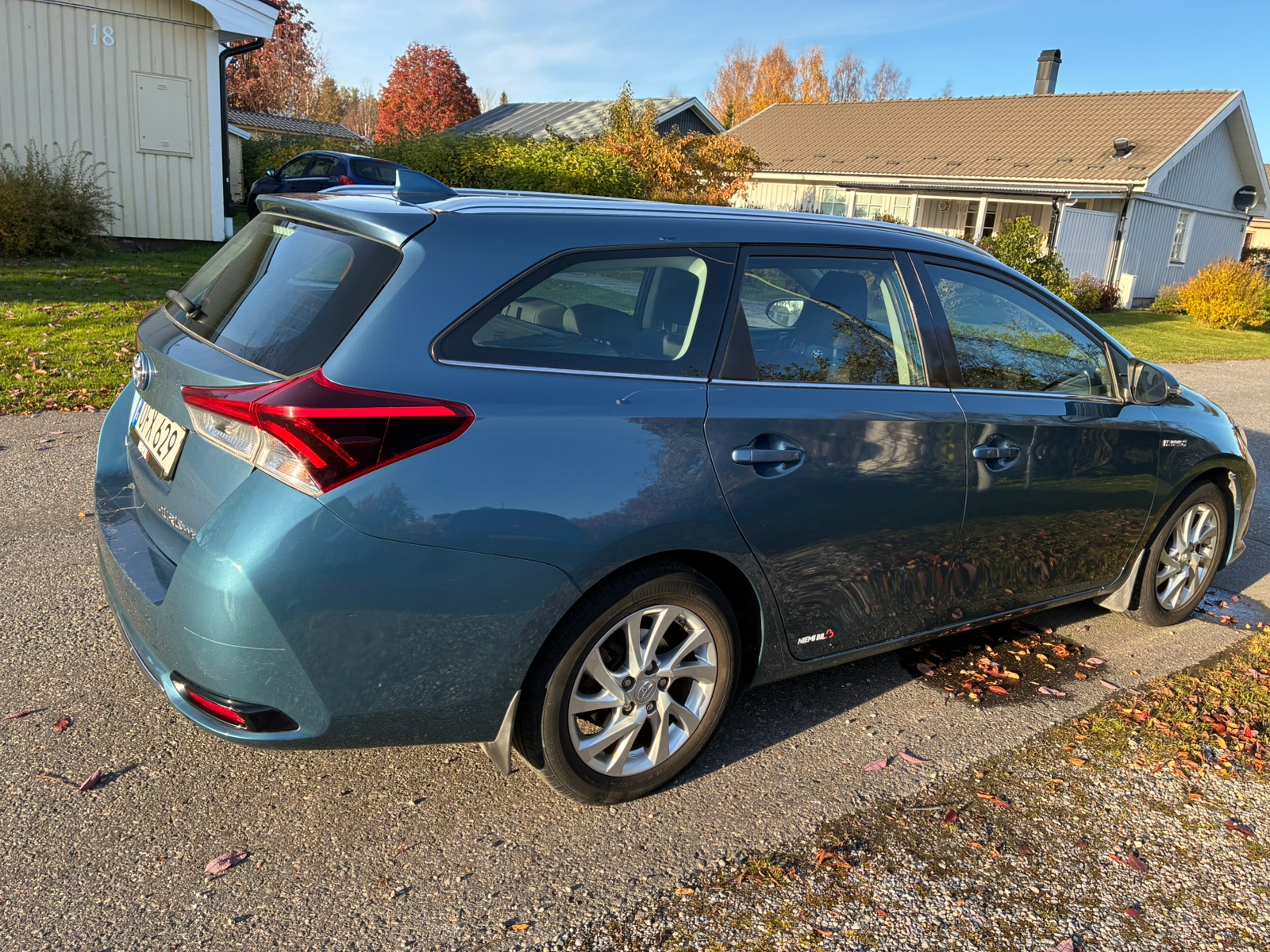 Toyota Auris Touring Sports Hybrid e-CVT 2016, bild 2/6