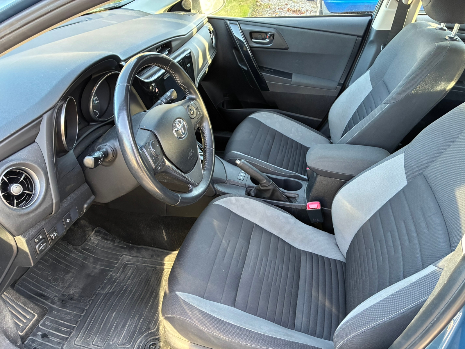 Toyota Auris Touring Sports Hybrid e-CVT 2016, bild 5/6