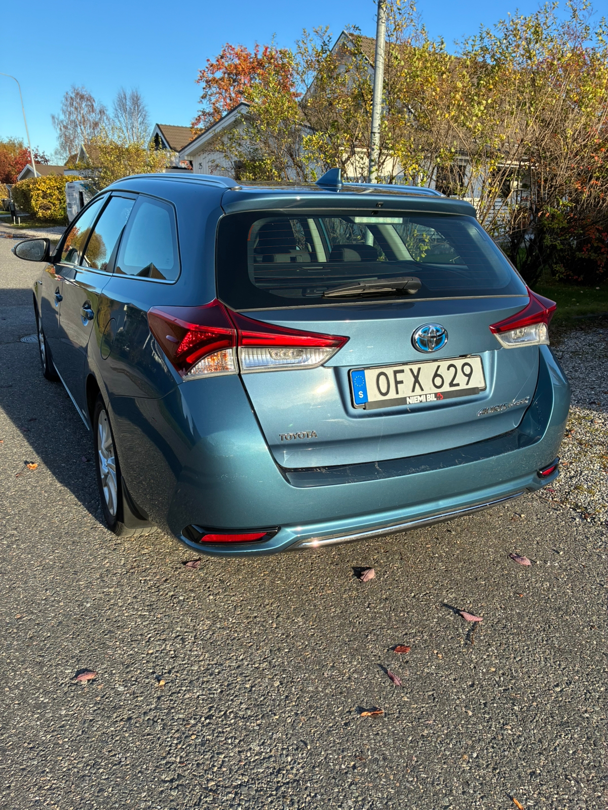 Toyota Auris Touring Sports Hybrid e-CVT 2016, bild 3/6