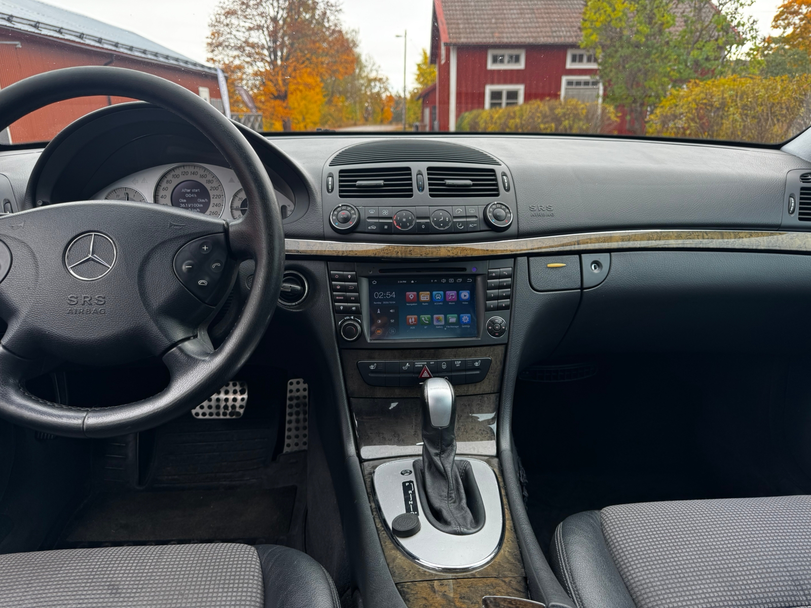 Mercedes-Benz E 320 5G-Tronic 2004, photo 2/5