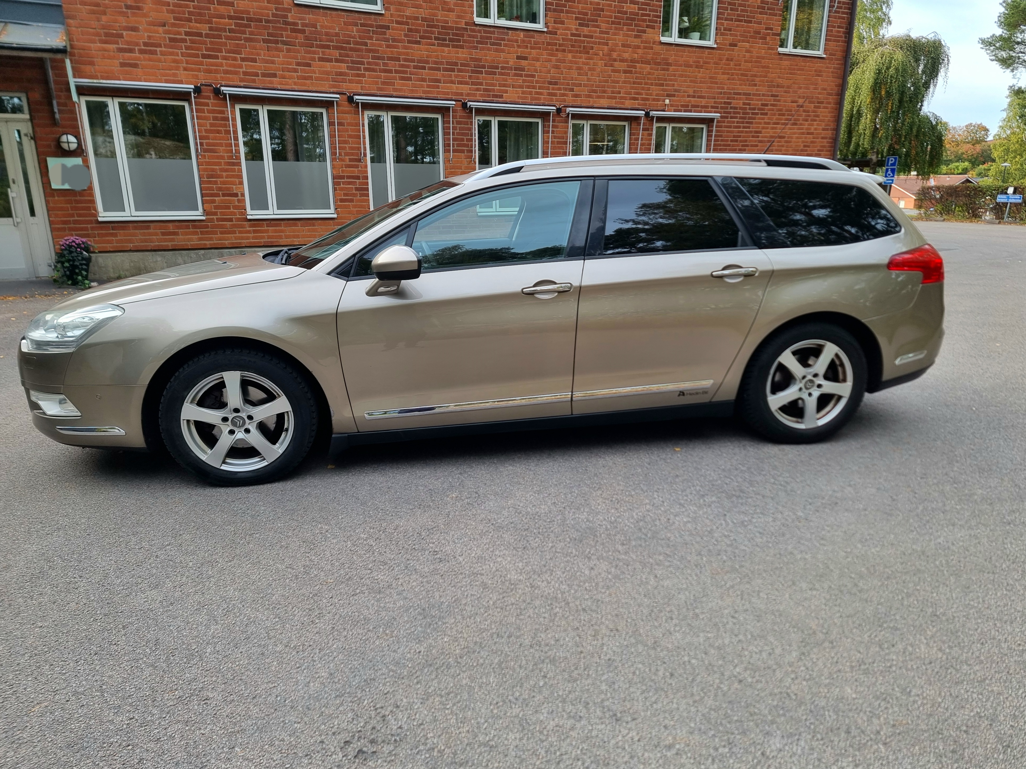 Citroen C5 Tourer 2.0 HDiF Manuell 2010, bild 3/10