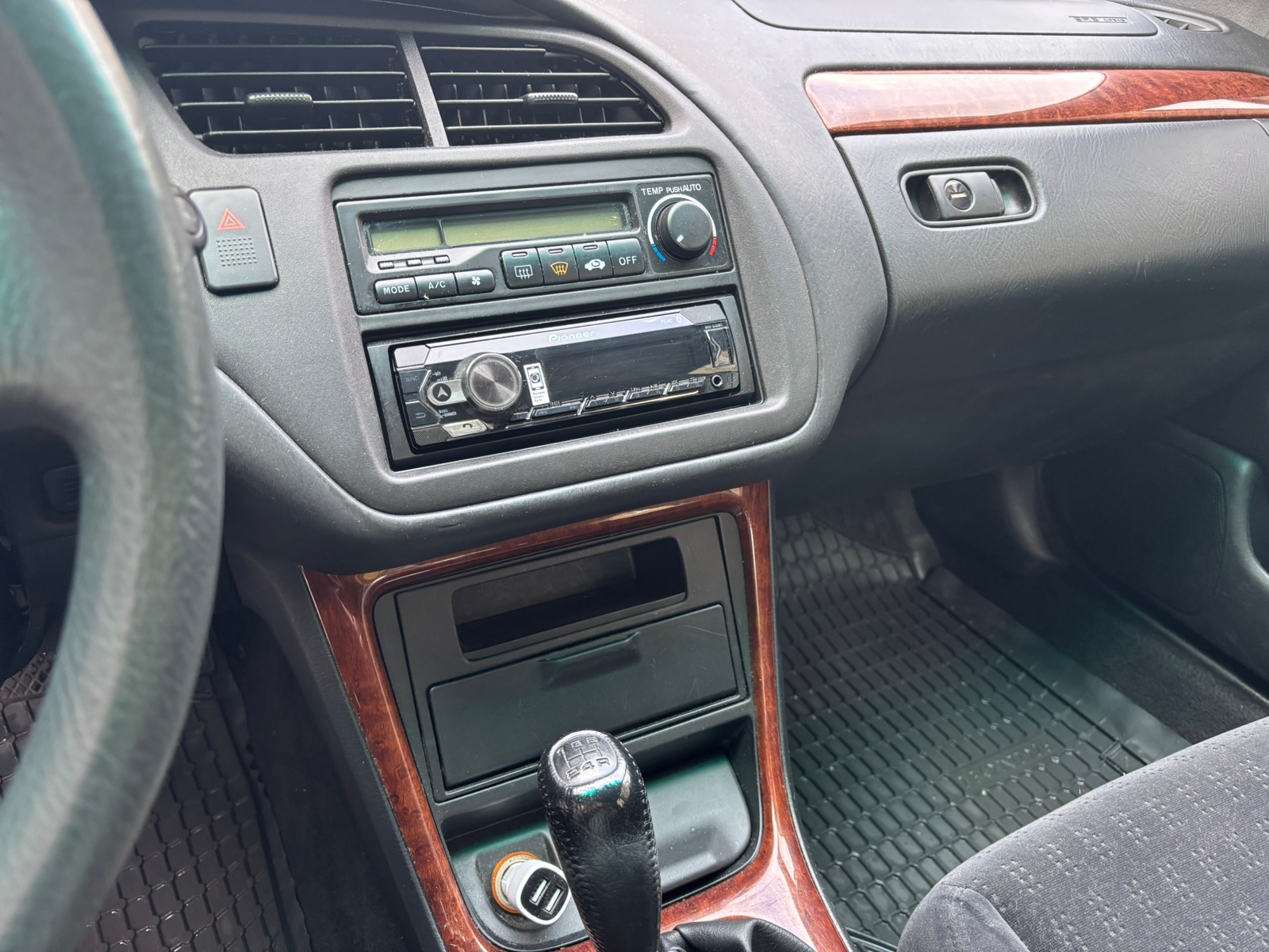 Honda Accord 2.0 Manuell 2001, bild 8/8