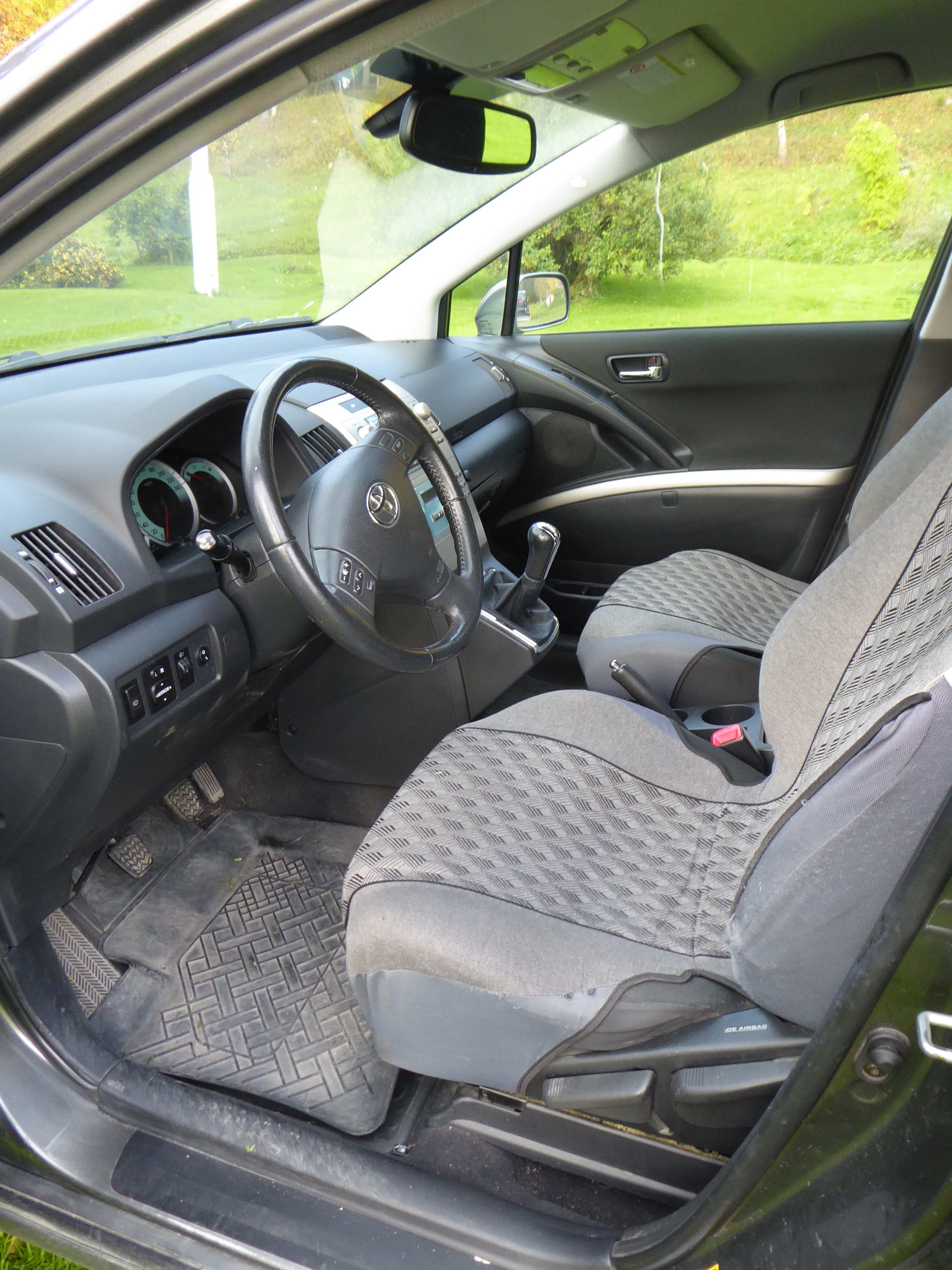 Toyota Corolla Verso 1.8 VVT-i Manuell 2004, photo 2/3