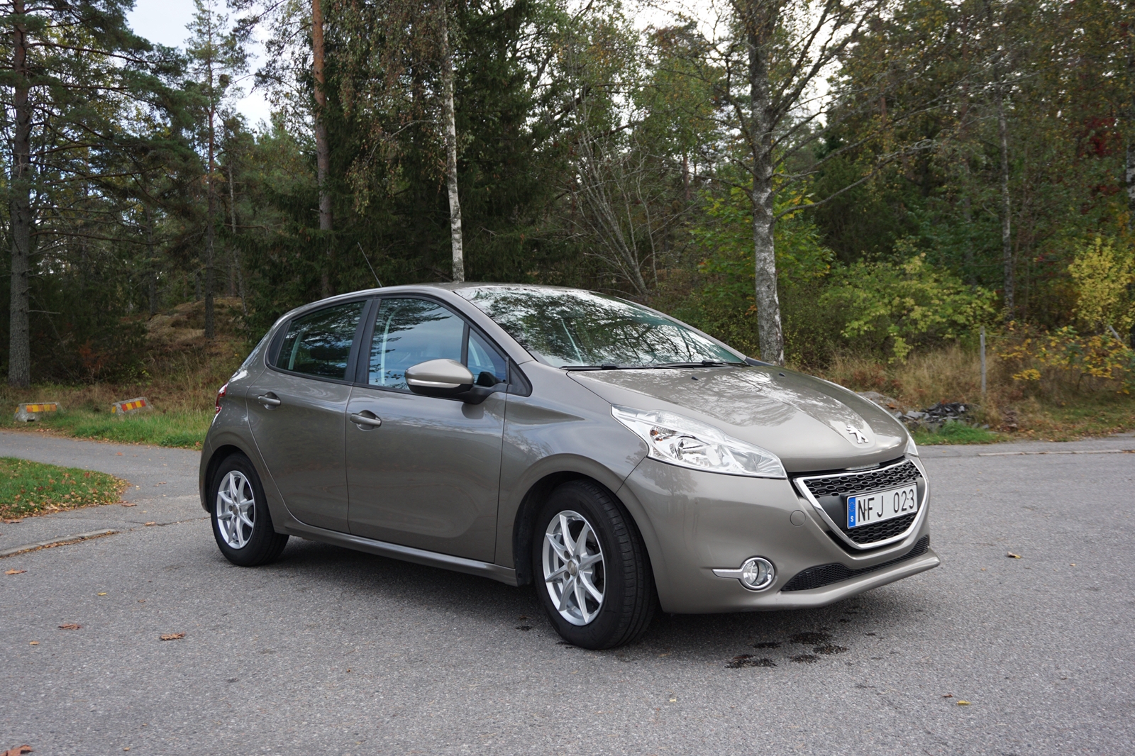 Peugeot 208 5-dörrar 1.2 VTi 82 Manuell 2012, bild 2/10