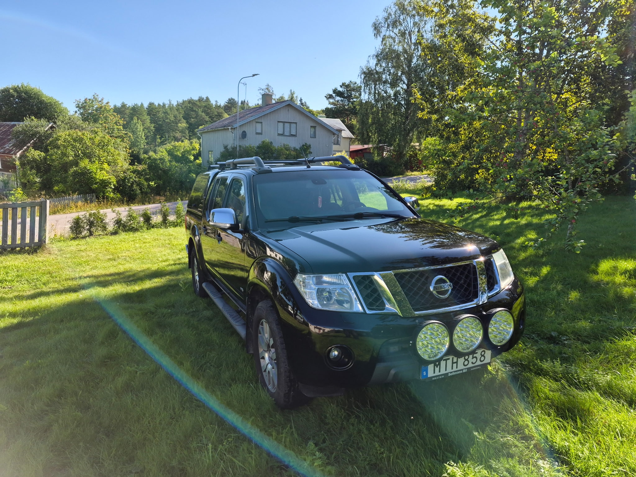 Nissan Navara 2015, photo 2/9