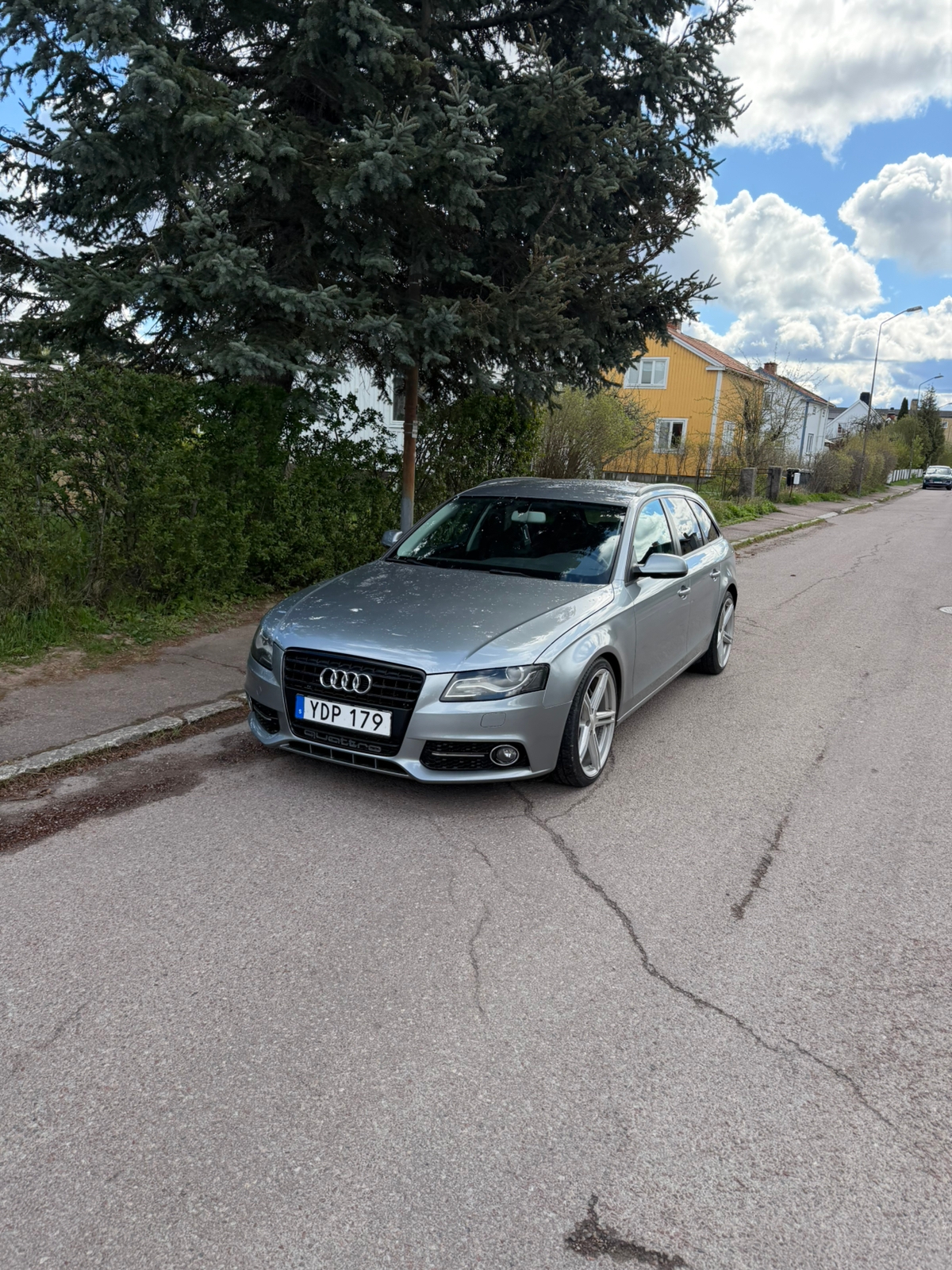 Audi A4 2010, bild 2/6