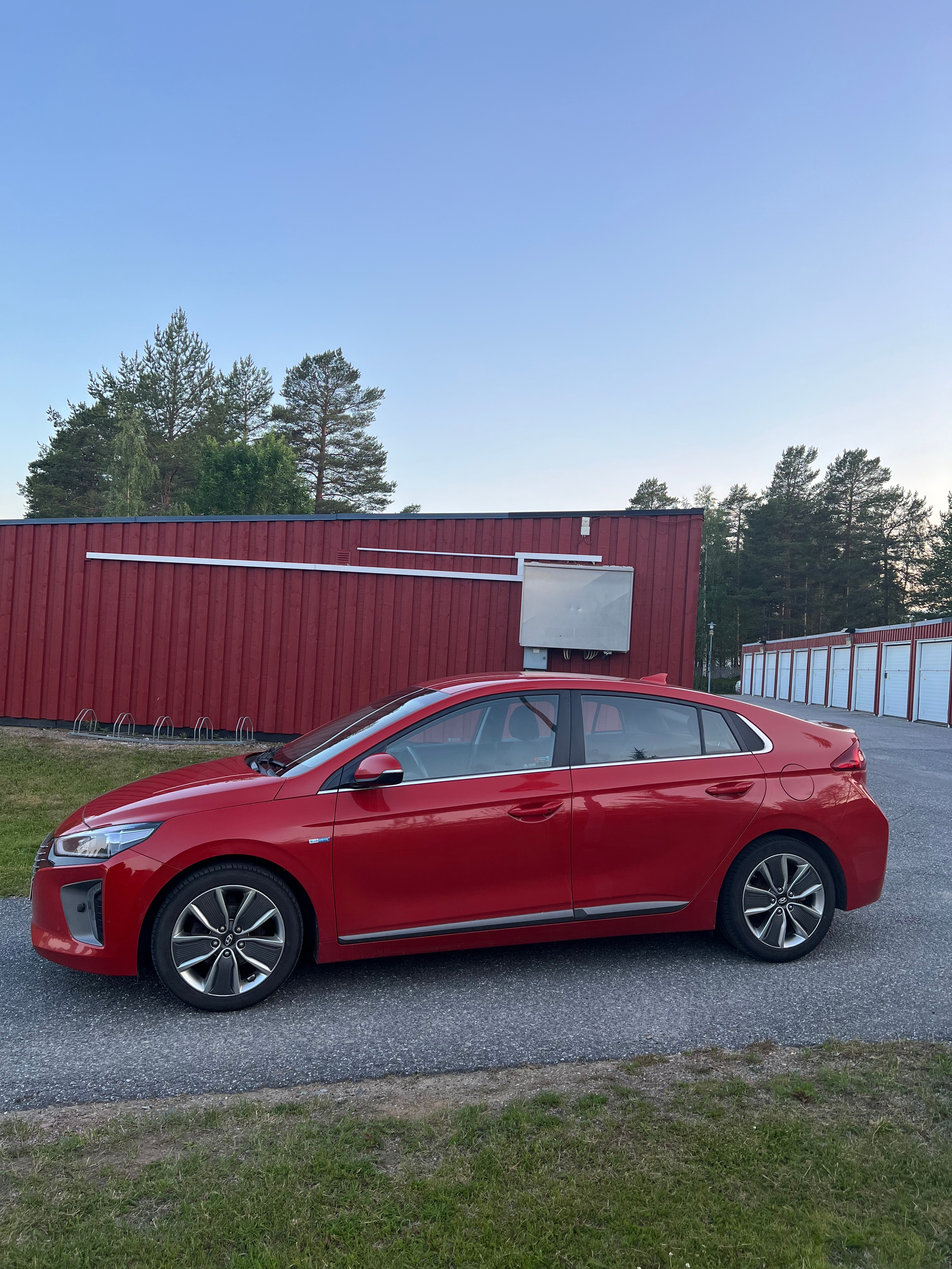 Hyundai Ioniq Hybrid 1.6 DCT 141hk 2017, photo 3/5