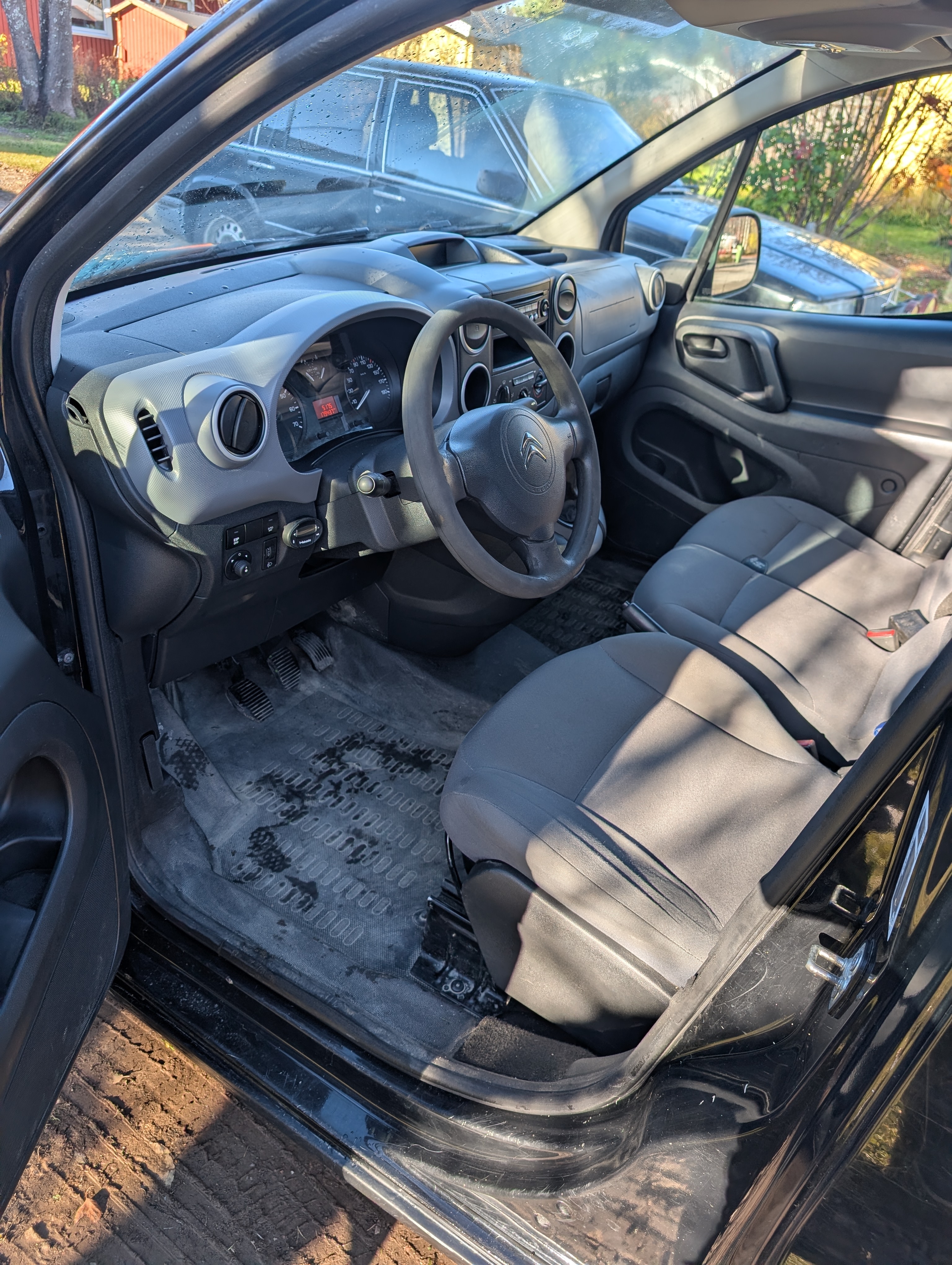 Citroen Berlingo Van 1.6 HDiF 8v Manuell 2012, photo 2/5