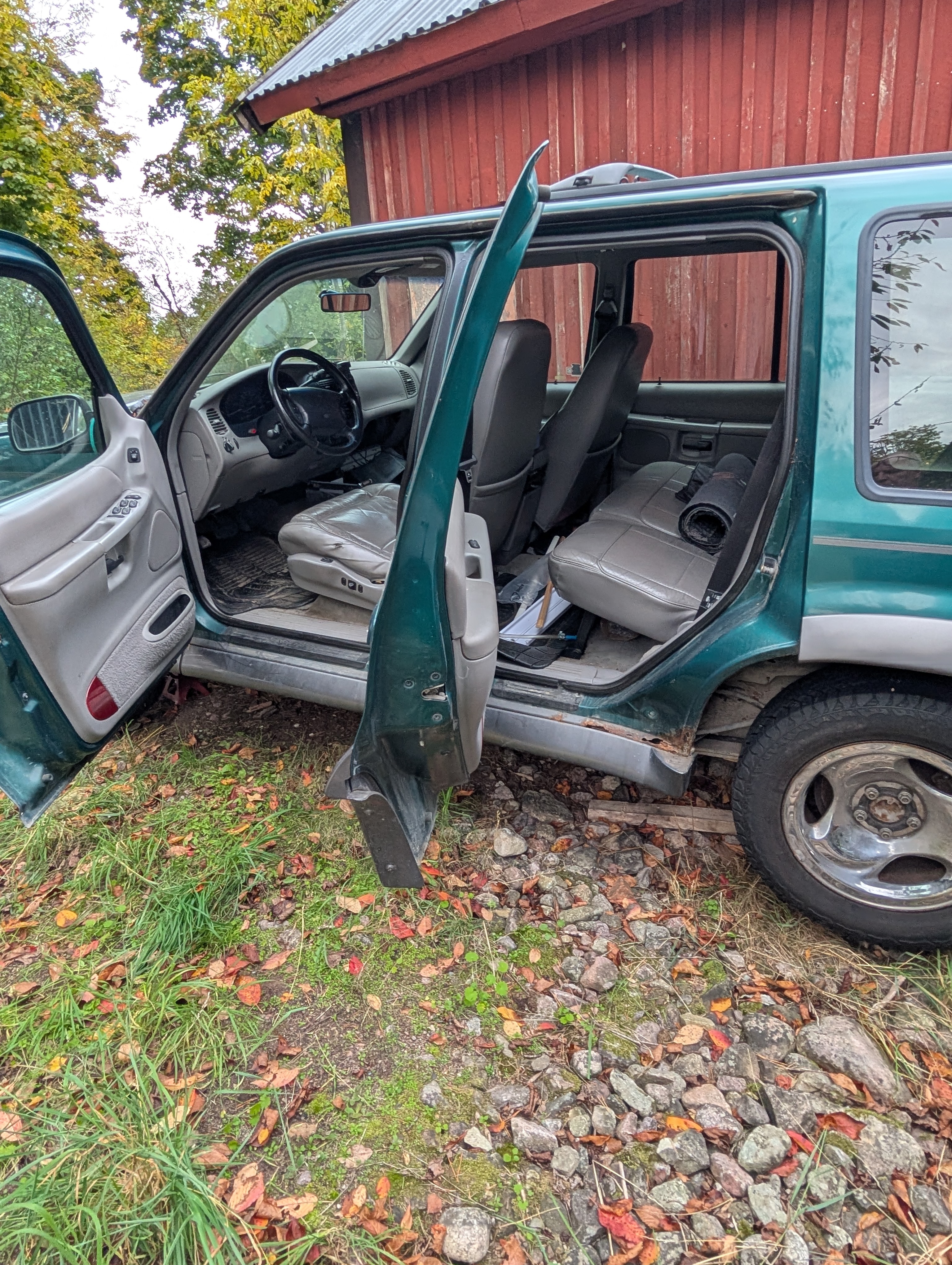 Ford Explorer 1998, kuva 2/3
