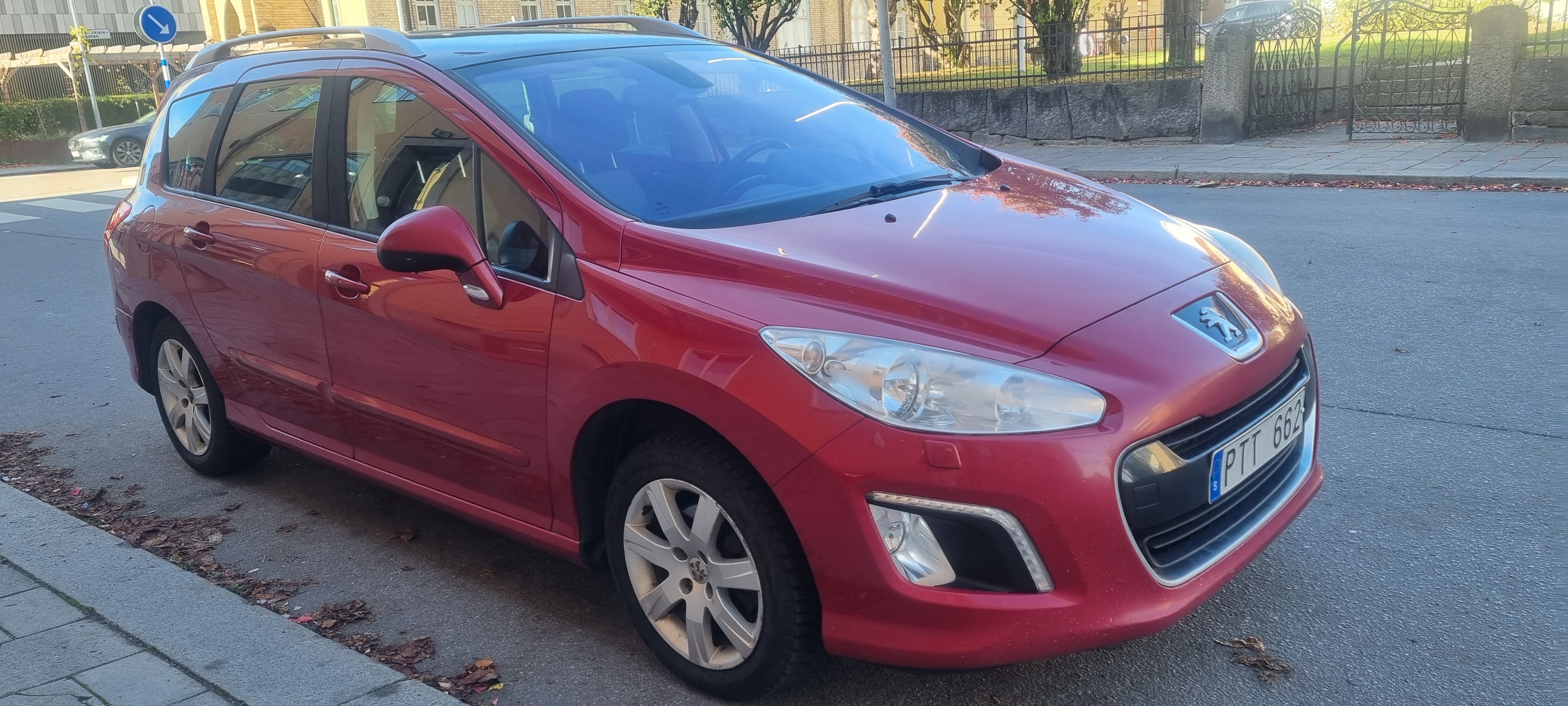 Peugeot 308 SW 1.6 e-HDi FAP Manuell 2012, photo 2/10