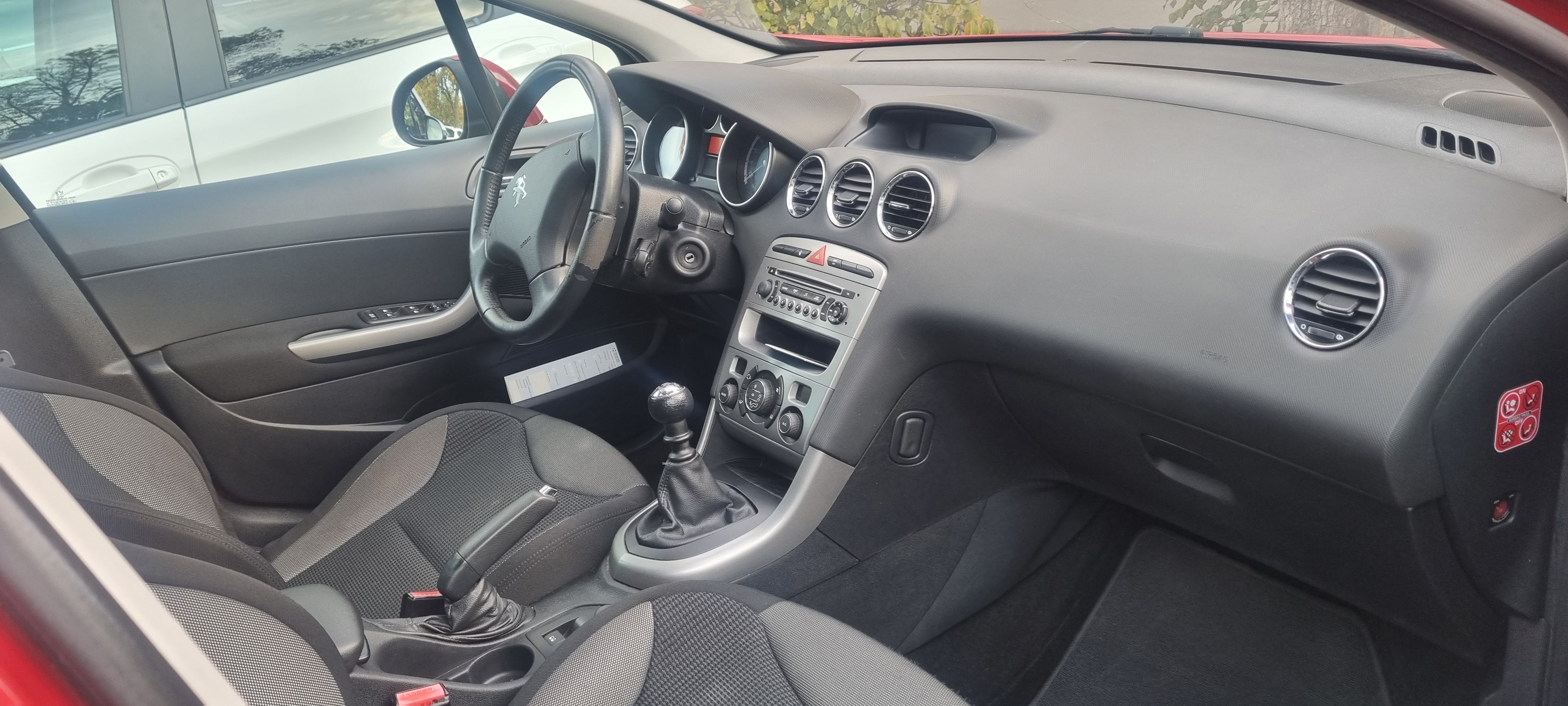 Peugeot 308 SW 1.6 e-HDi FAP Manuell 2012, photo 7/10