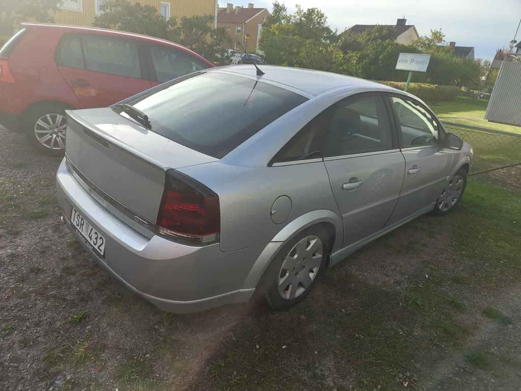 Opel Vectra GTS 2.2 Manuell 2003, bild 3/6