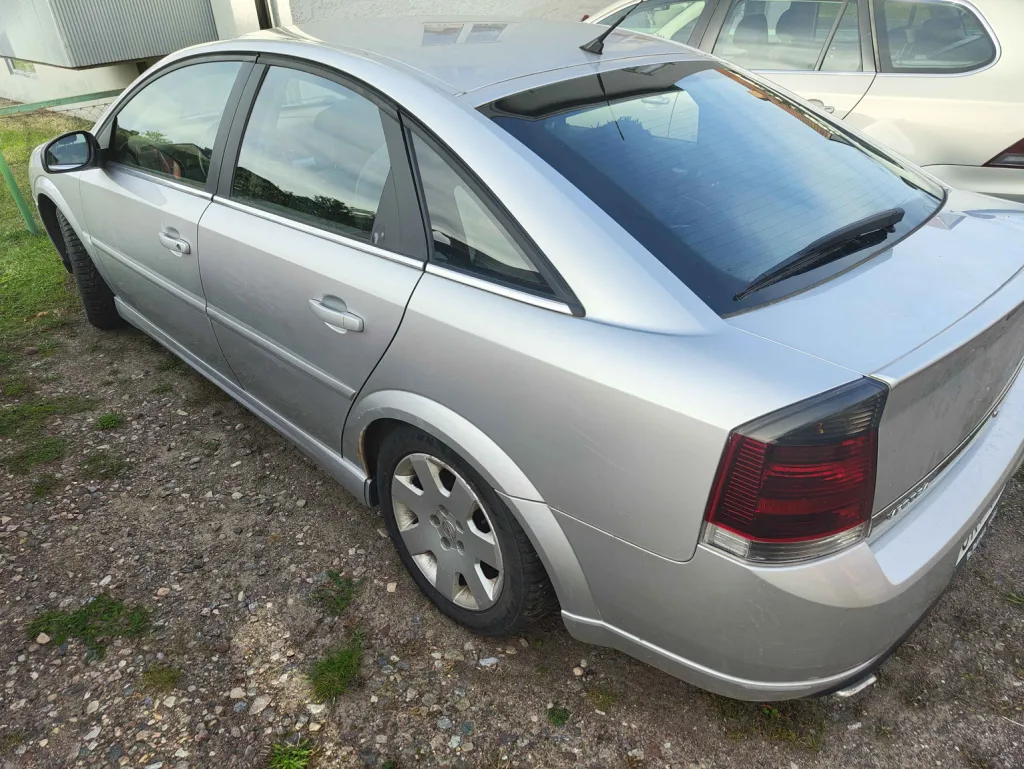 Opel Vectra GTS 2.2 Manuell 2003, bild 4/6