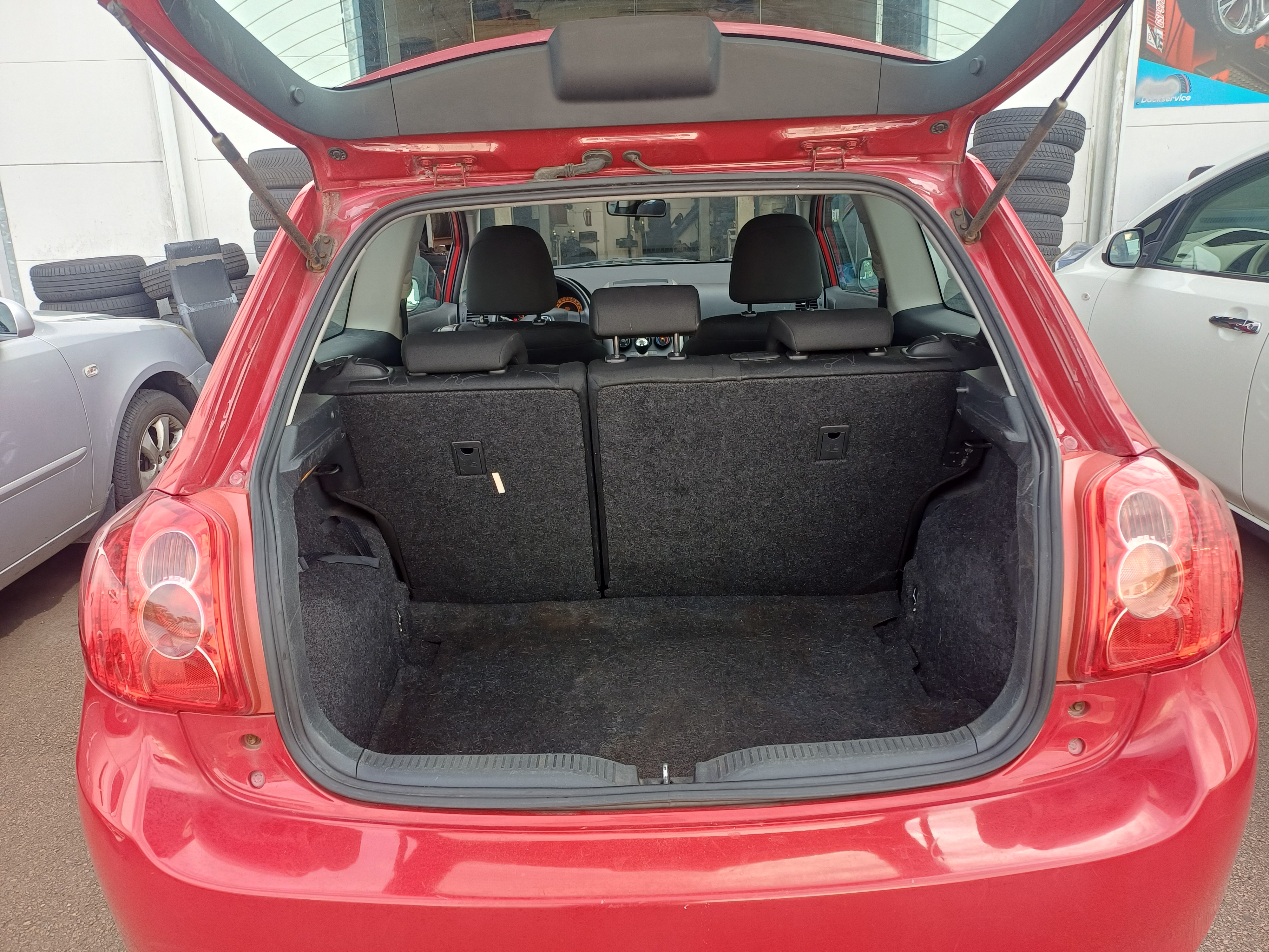 Toyota Auris 3-dörrar 2.0 D-4D Manuell 2007, photo 2/8