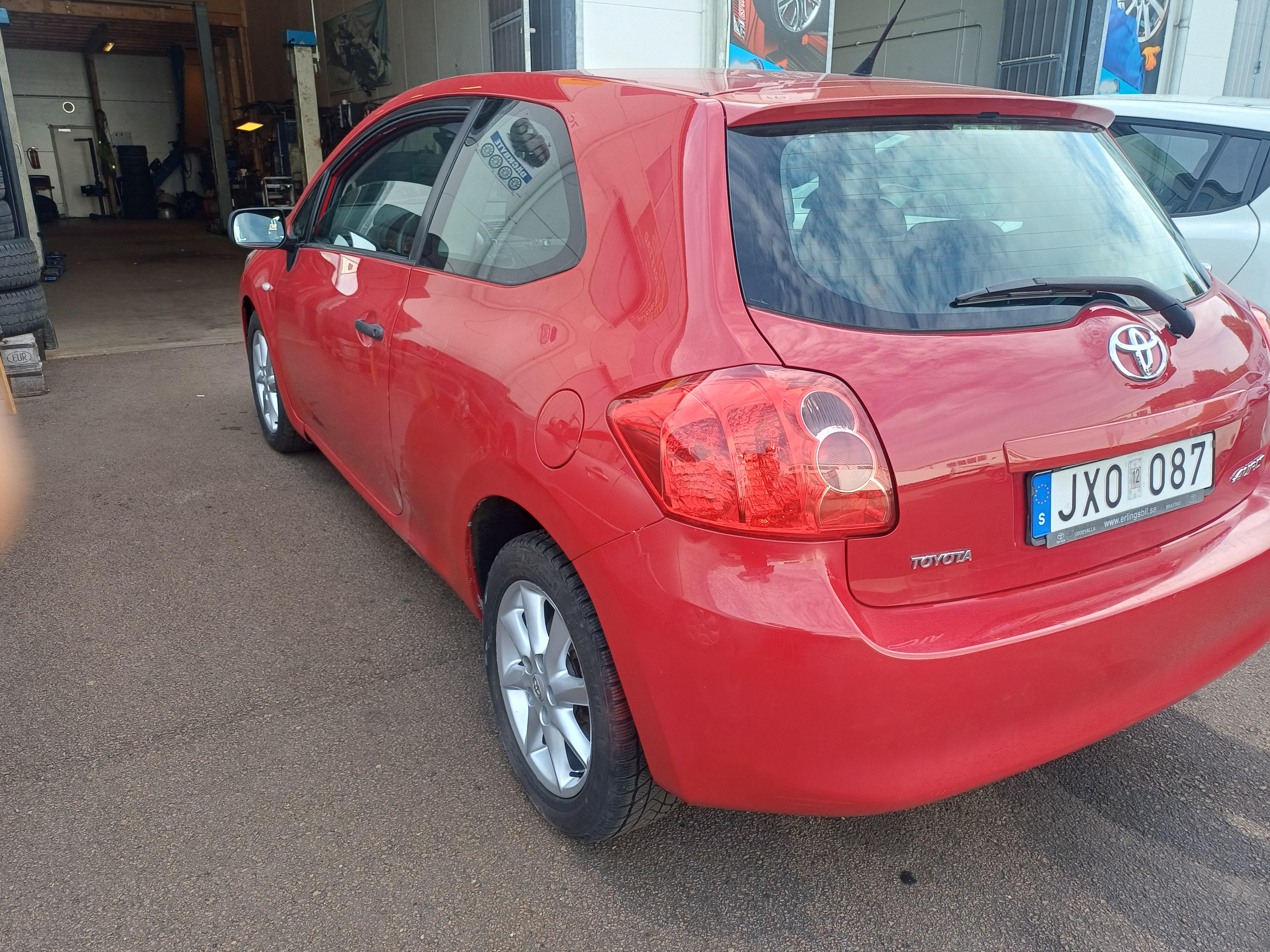 Toyota Auris 3-dörrar 2.0 D-4D Manuell 2007, photo 4/8