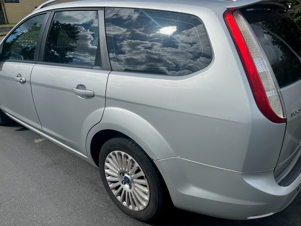Ford Focus Kombi 1.6 TDCi Manuell 2010, kuva 3/6