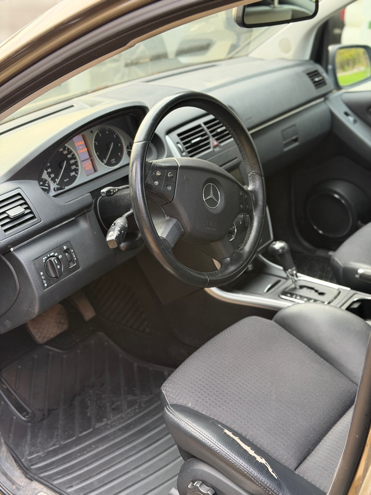 Mercedes-Benz B 2010, photo 4/6