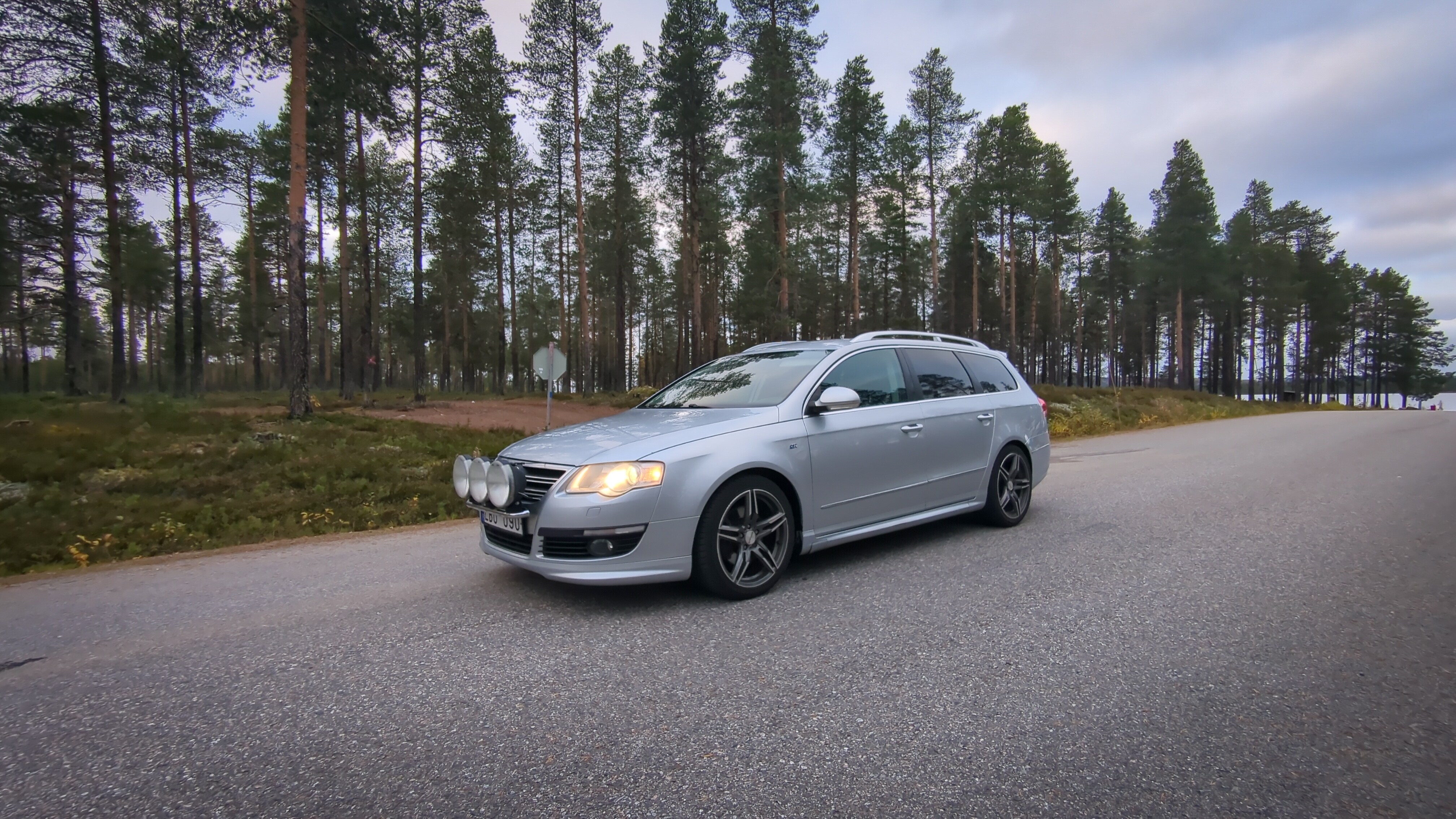 Volkswagen Passat 2010, kuva 2/5